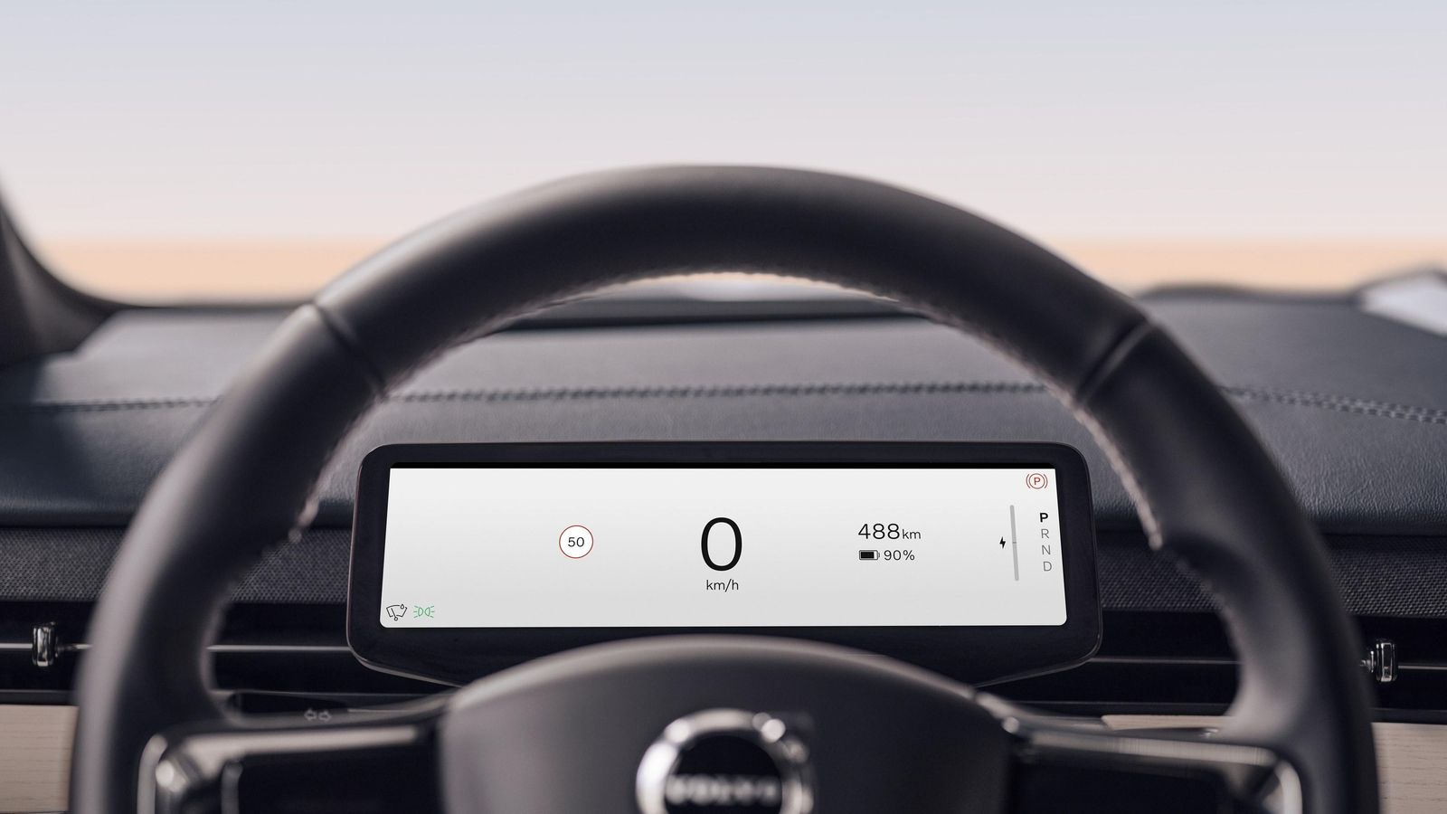 La información de la instrumentación que está tras el volante puede reforzarse con un HUD. Esta pantalla proporciona tres configuraciones distintas de visualización.