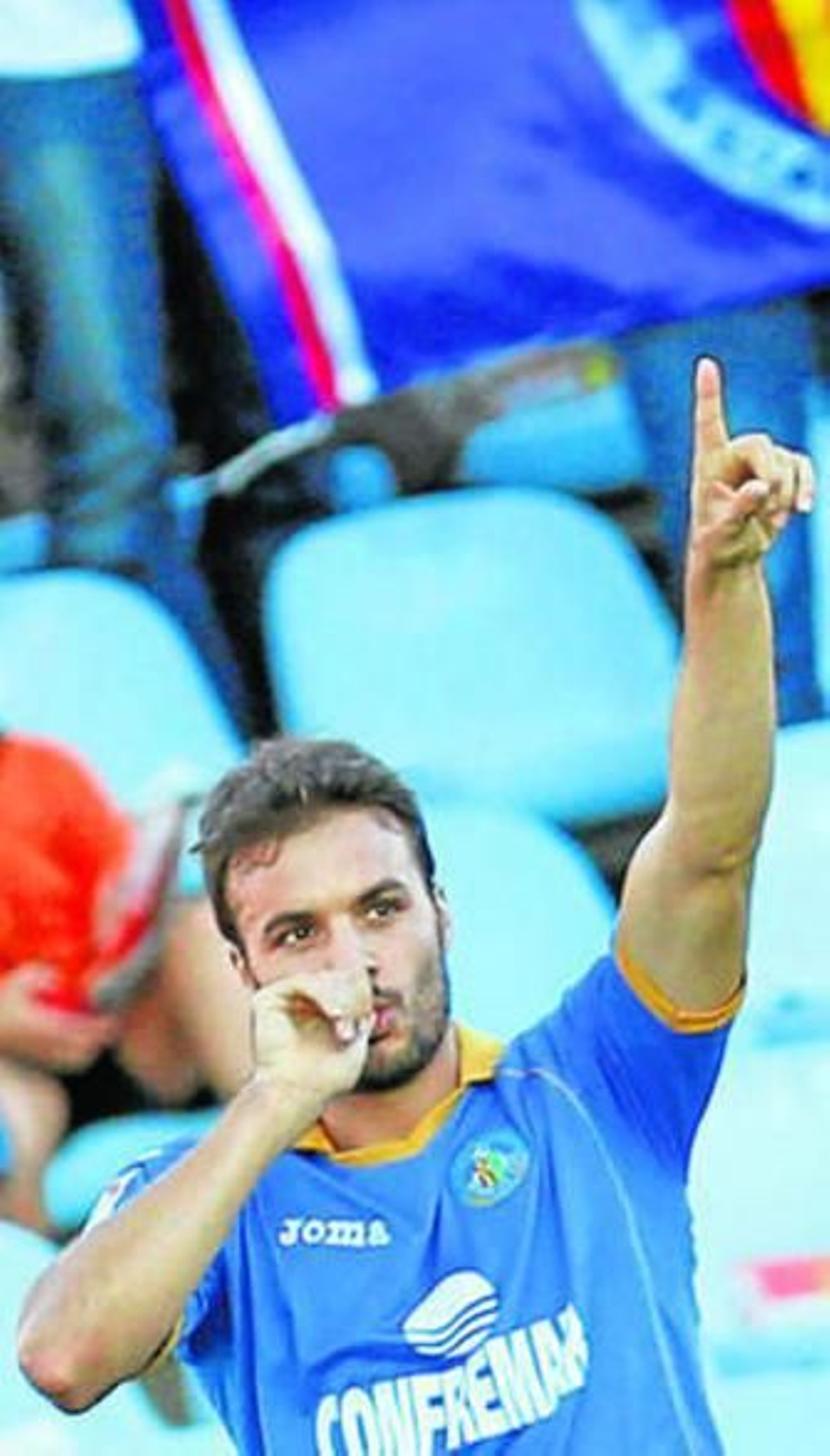 Pedro León celebra un gol en el Coliseum Alfonso Pérez Muñoz.