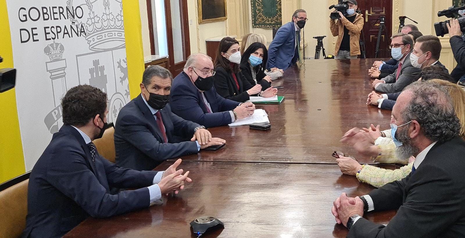 Encuentro de la ministra de Justicia con el presidente del TSJA y otros operadores jurídicos