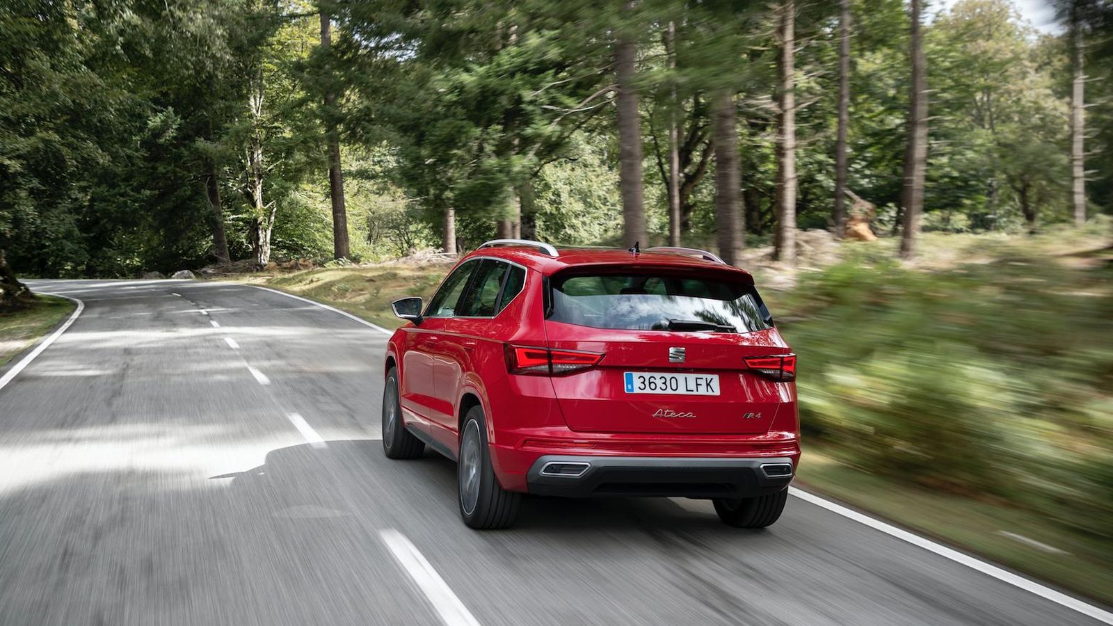 El nuevo motor no está disponible ni con tracción delantera ni con cambio manual. Tampoco con otro nivel de equipamiento que no sea el FR.