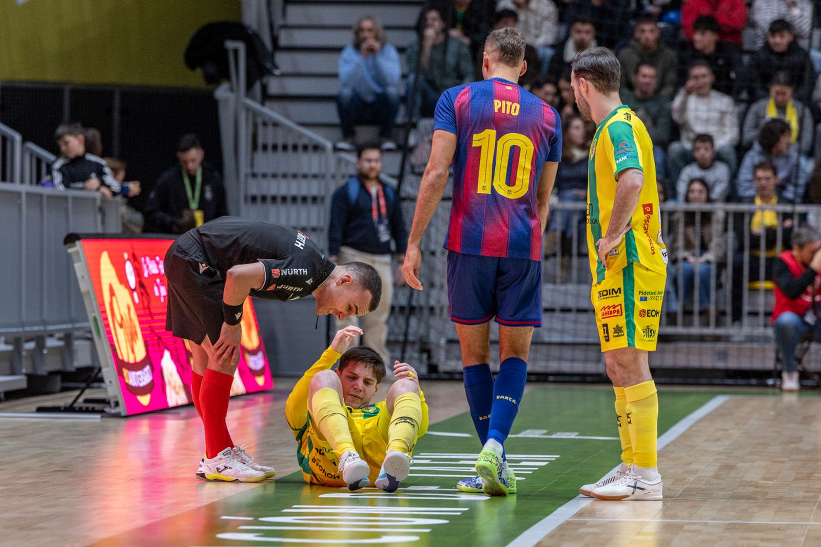 Las mejores imágenes del espectacular encuentro entre Jaén Paraíso Interior FS y Barça (3-3)