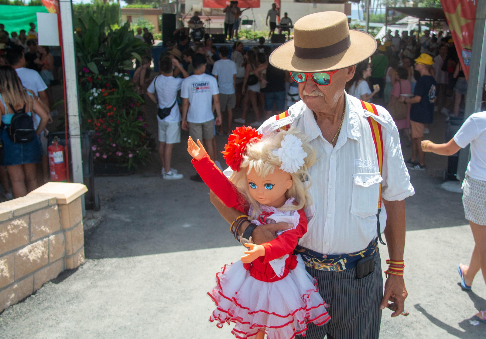 ¿No te has perdido el primer día de Feria de Almuñécar? ¡Búscate!