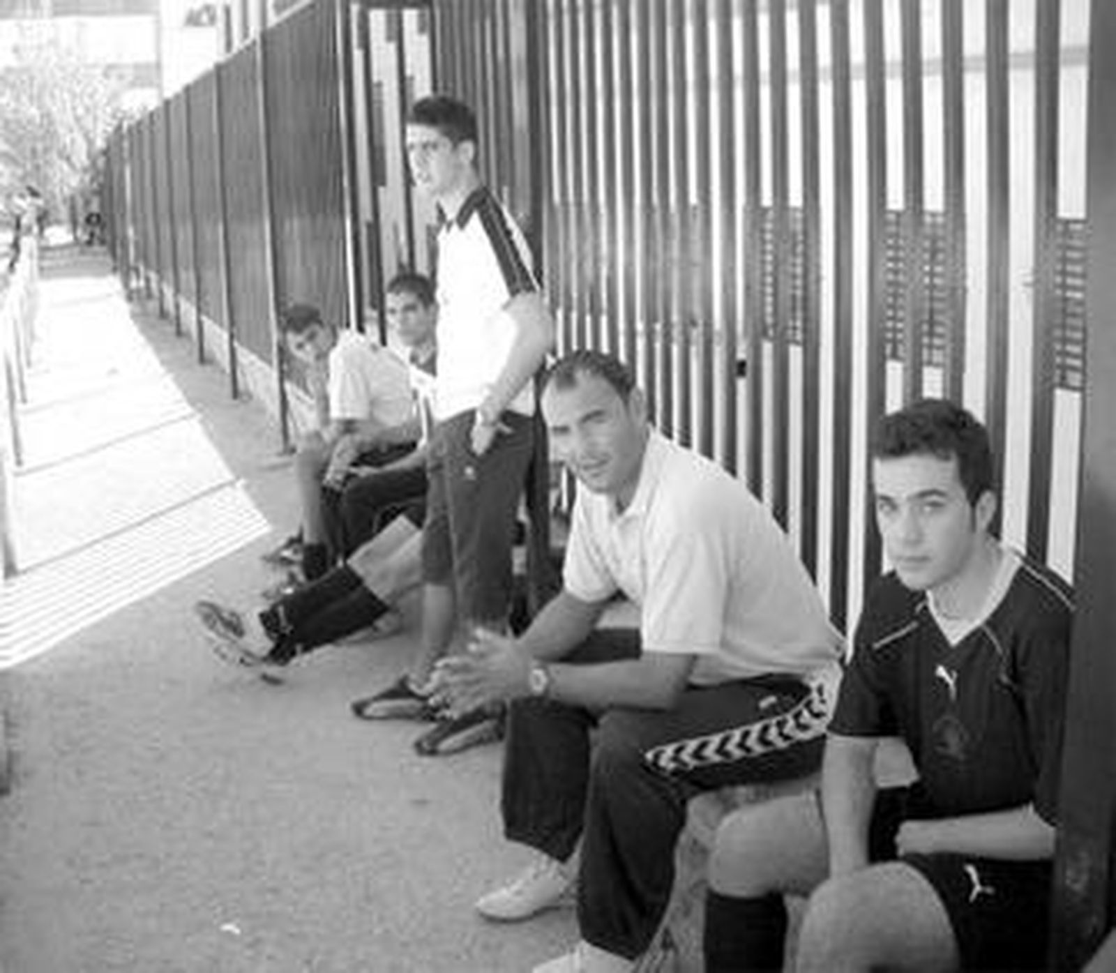 Javi Romero 'Pancho', en el centro, tiene en cabeza al Huelva At. B.