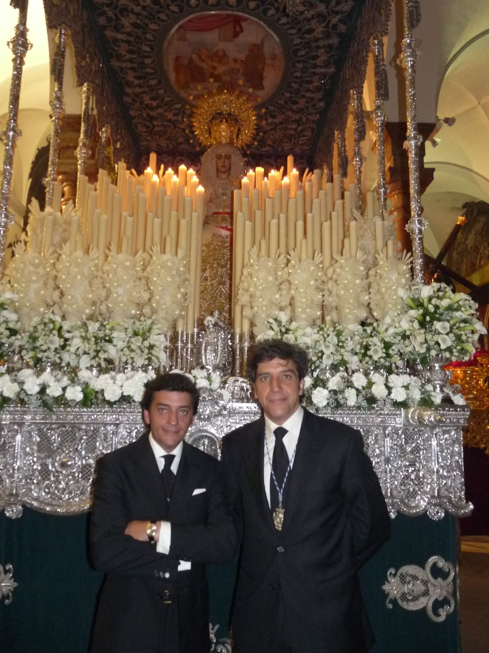 Los hermanos Gallardo al frente del palio de la Candelaria