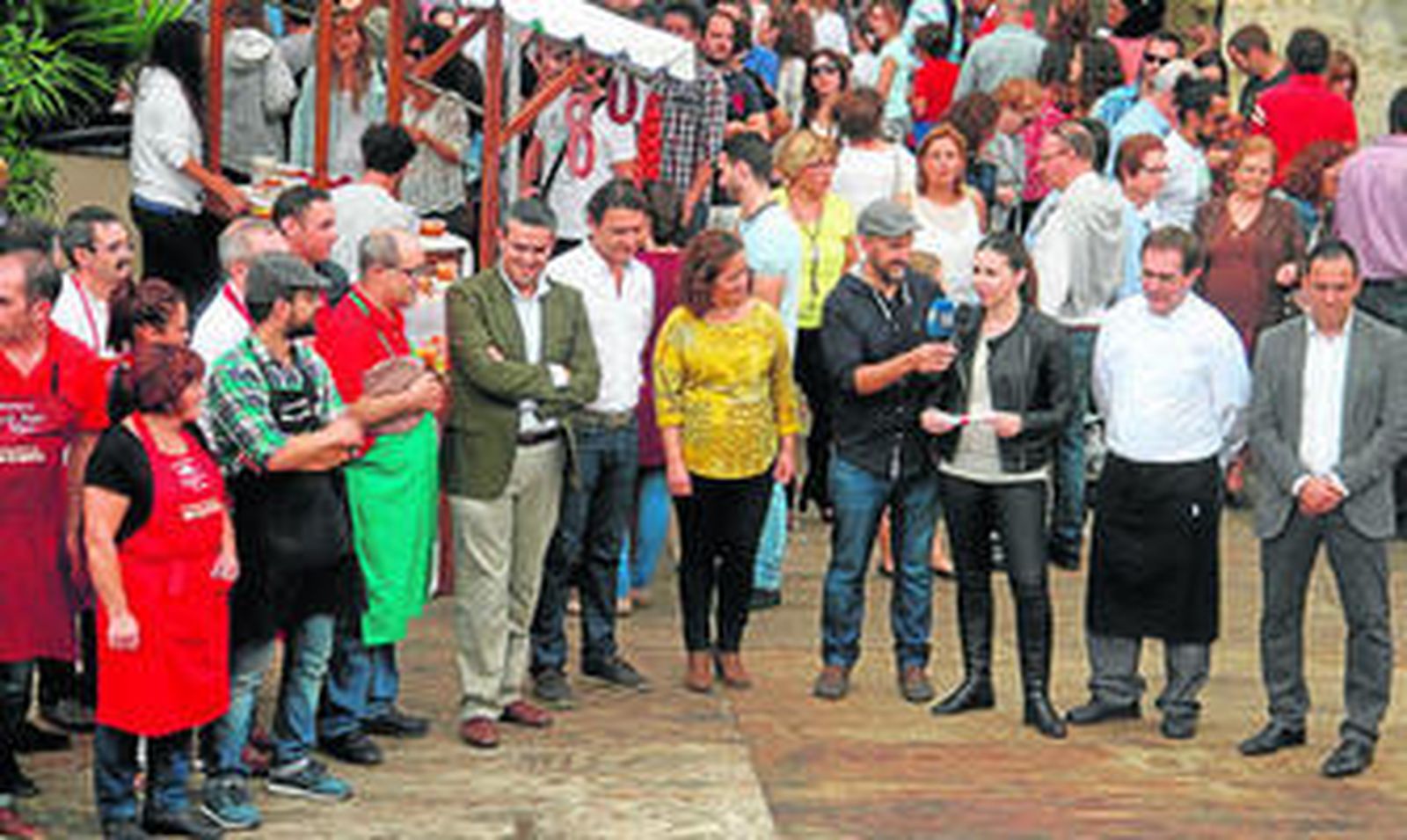 Las distintas carnicerías de la localidad montaron sus stand con productos recién elaborados.