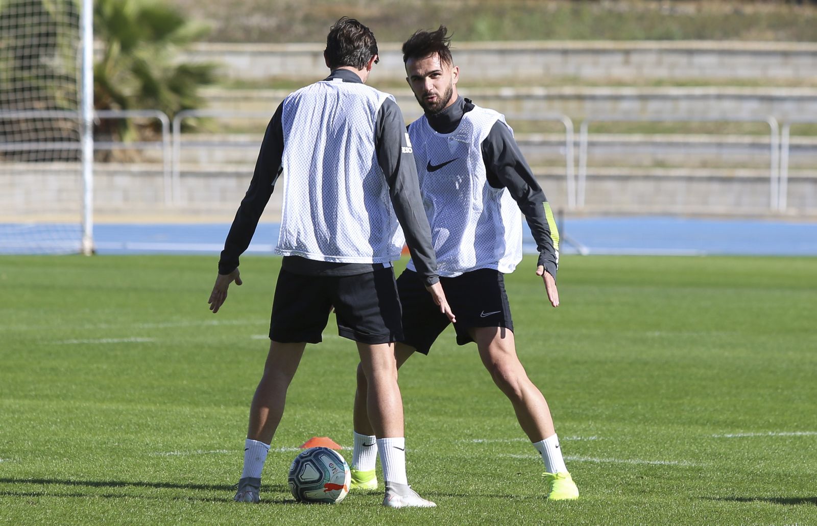 Adrián, Renato Santos y Lombán pisan césped