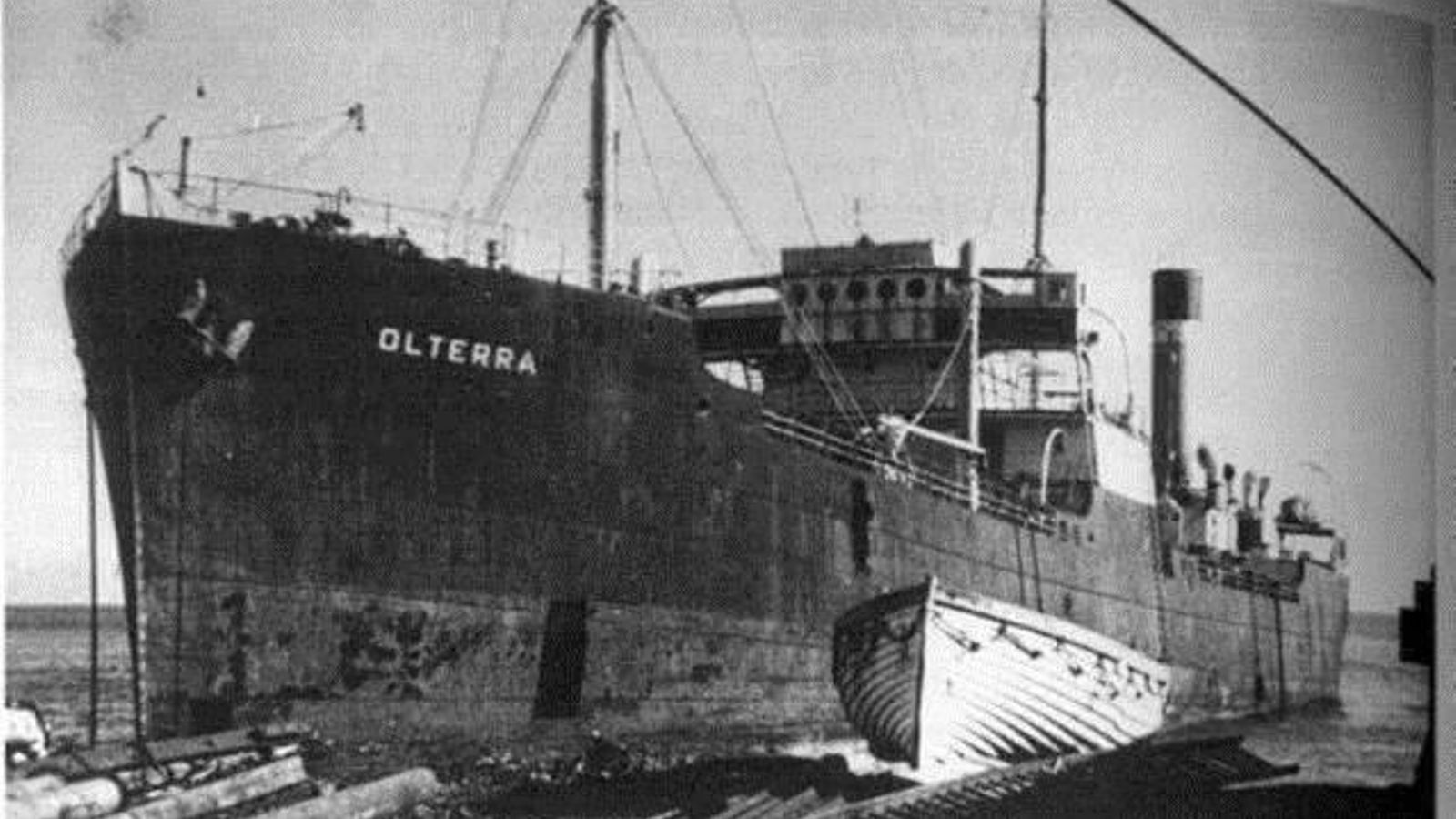 El 'Olterra', buque mercante italiano que, atracado en el muelle de la Isla Verde, en el año 1942 fue transformado en base de la que partían los torpedos humanos para atacar a los navíos ingleses en el puerto de Gibraltar. El 'Olterra', buque mercante italiano que, atracado en el muelle de la Isla Verde, en el año 1942 fue transformado en base de la que partían los torpedos humanos para atacar a los navíos ingleses en el puerto de Gibraltar.
