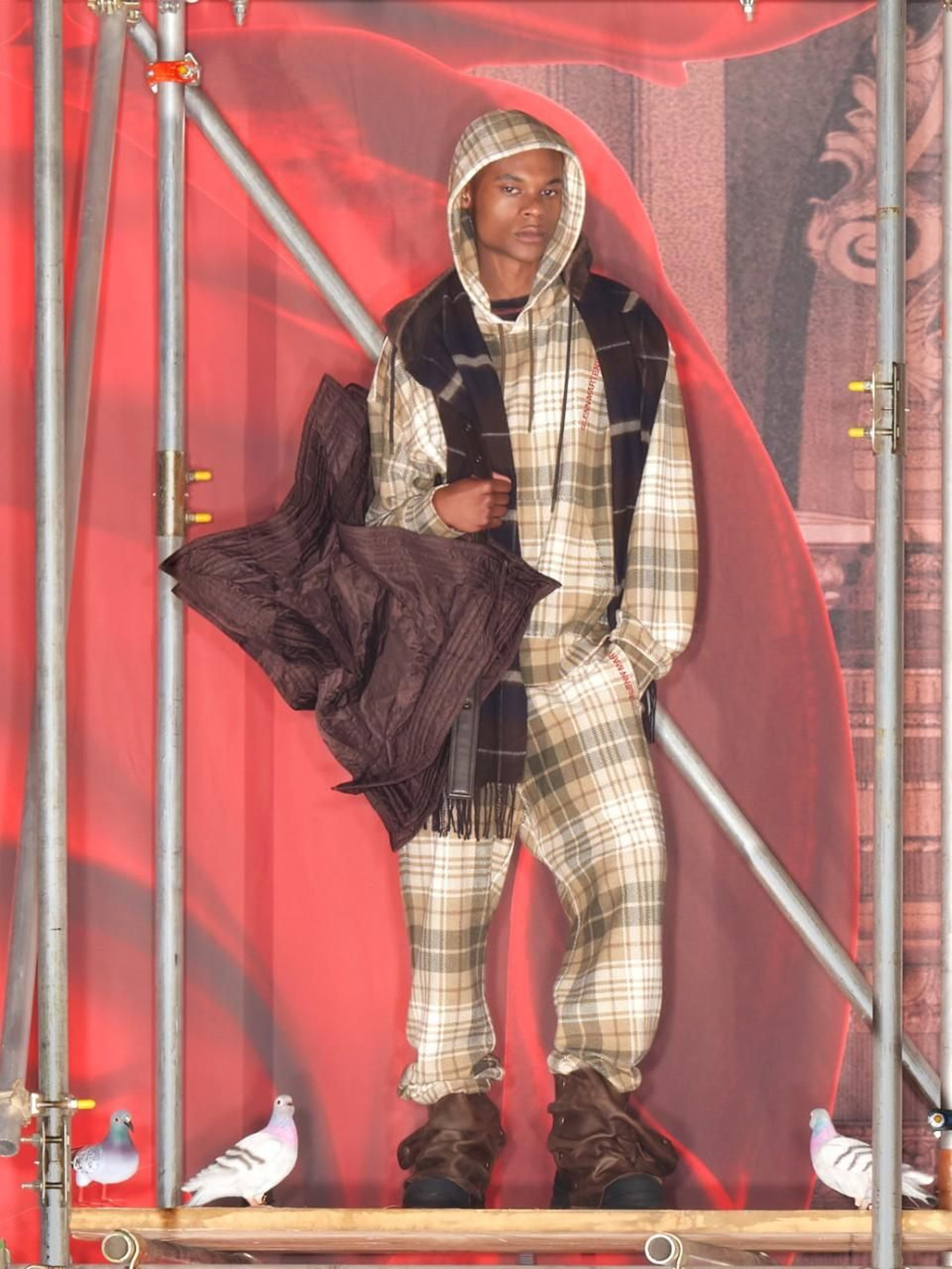 Uno de los modelos de Martens para H&M Uno de los modelos de Martens para H&M