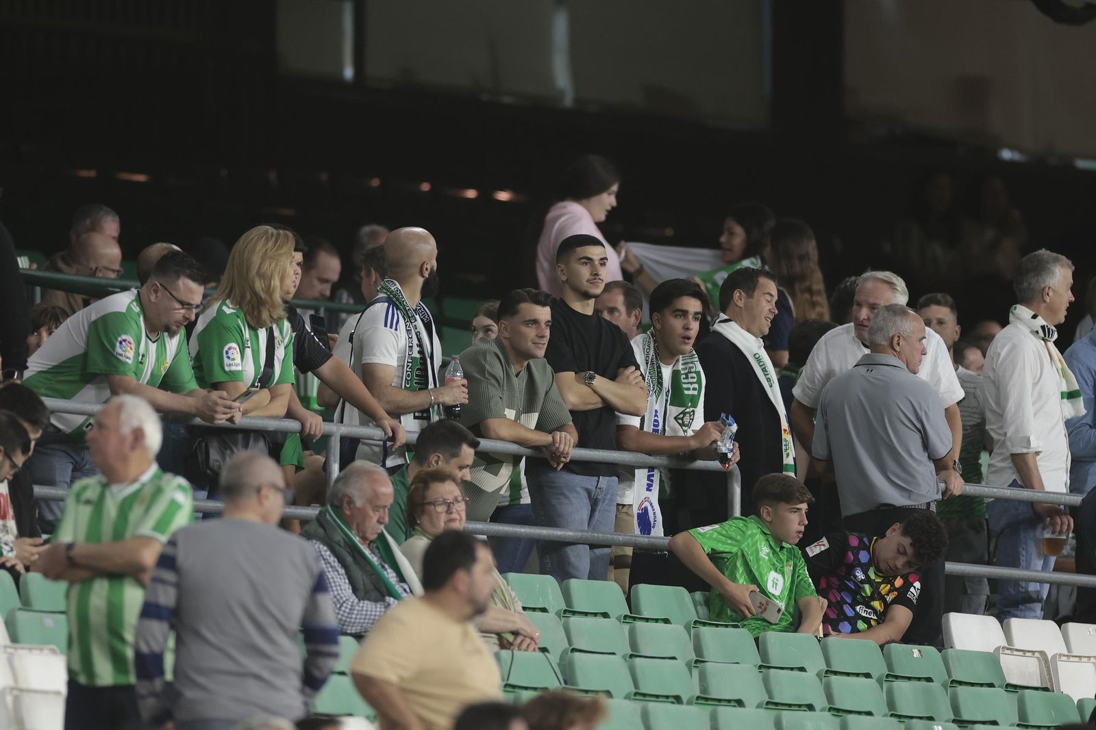 Búscate en las fotos del Betis-Copenhague