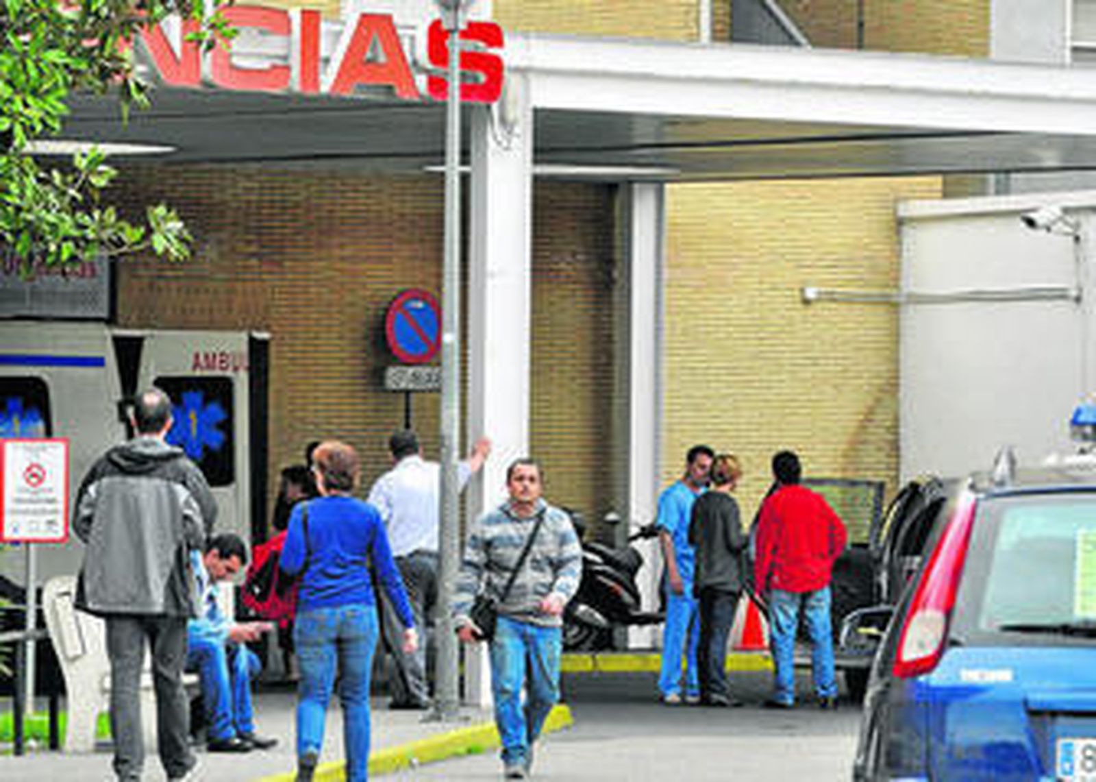 Acceso a las Urgencias del Hospital General Virgen del Rocío.