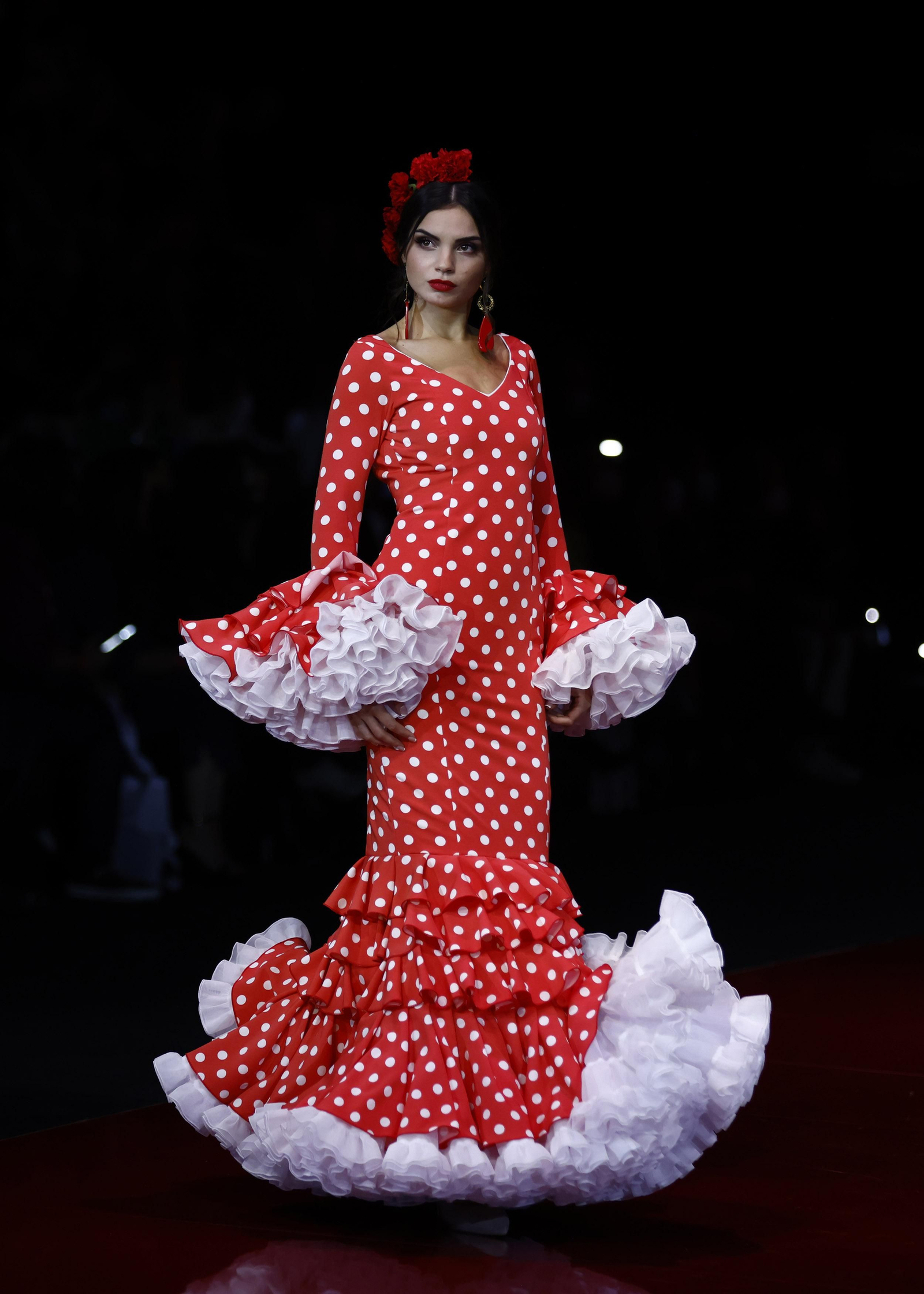 Traje de flamenca rojo de Alejandro Santizo.