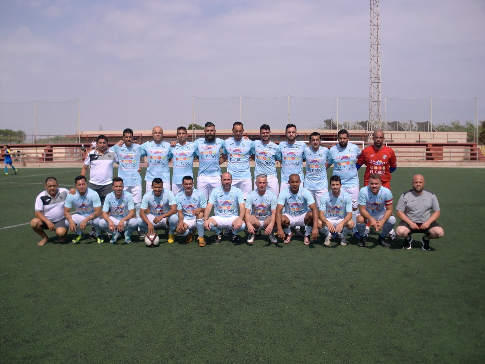 Cervecería Mr. Beer's y CD El Ejido 2012 ganan el fútbol veterano