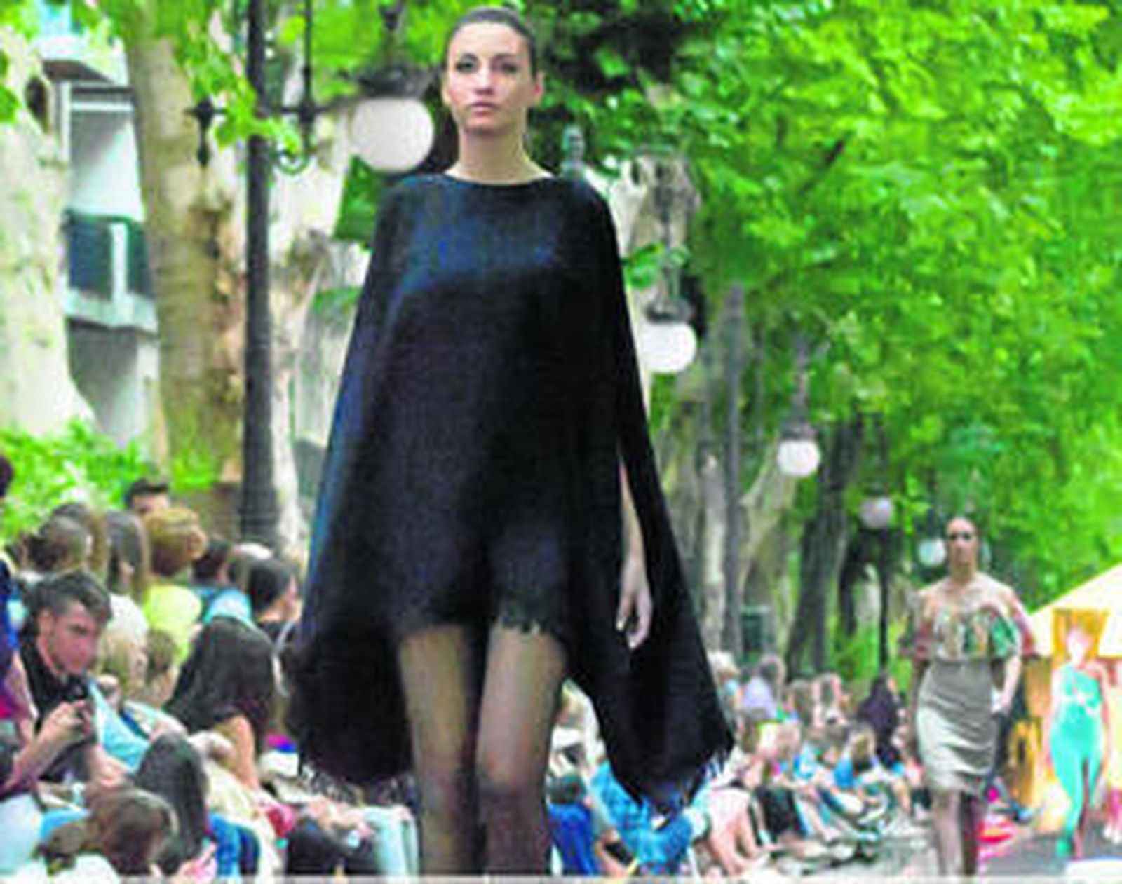 Doscientos metros de alfombra sirvieron para mostrar las últimas tendencia en la capital.