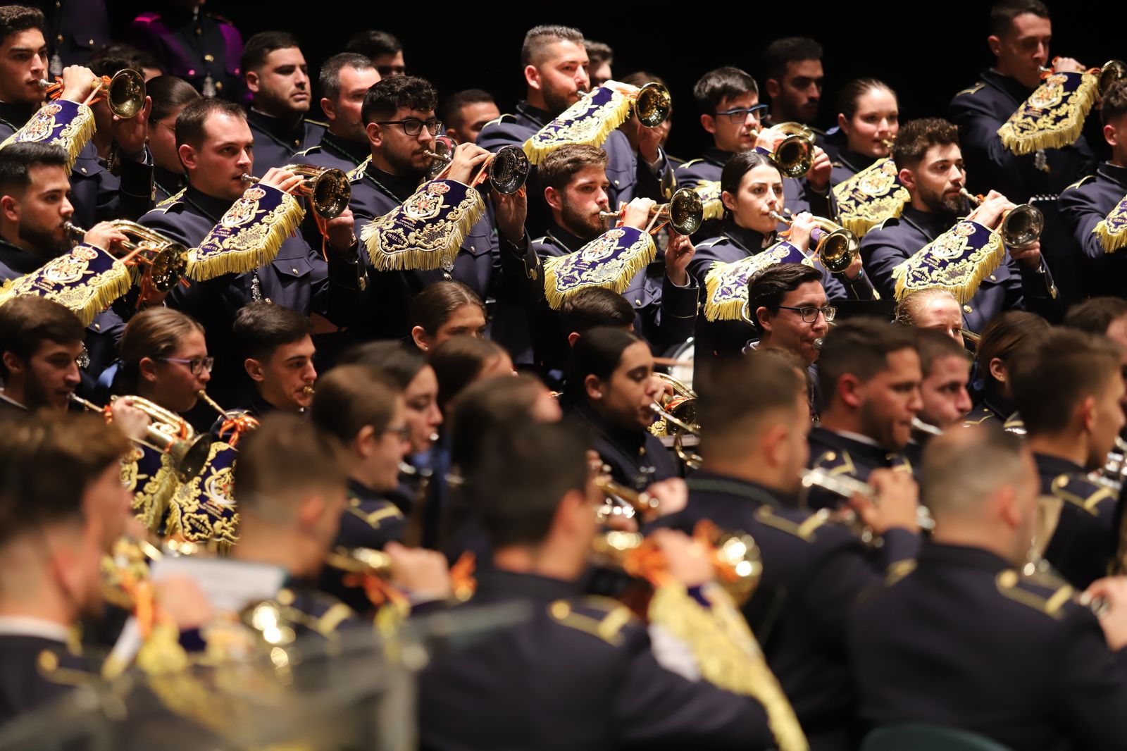 Imágenes del Concierto para presentar la fusión de las bandas de la Expiración y de la Salud , en la Casa Colón de Huelva