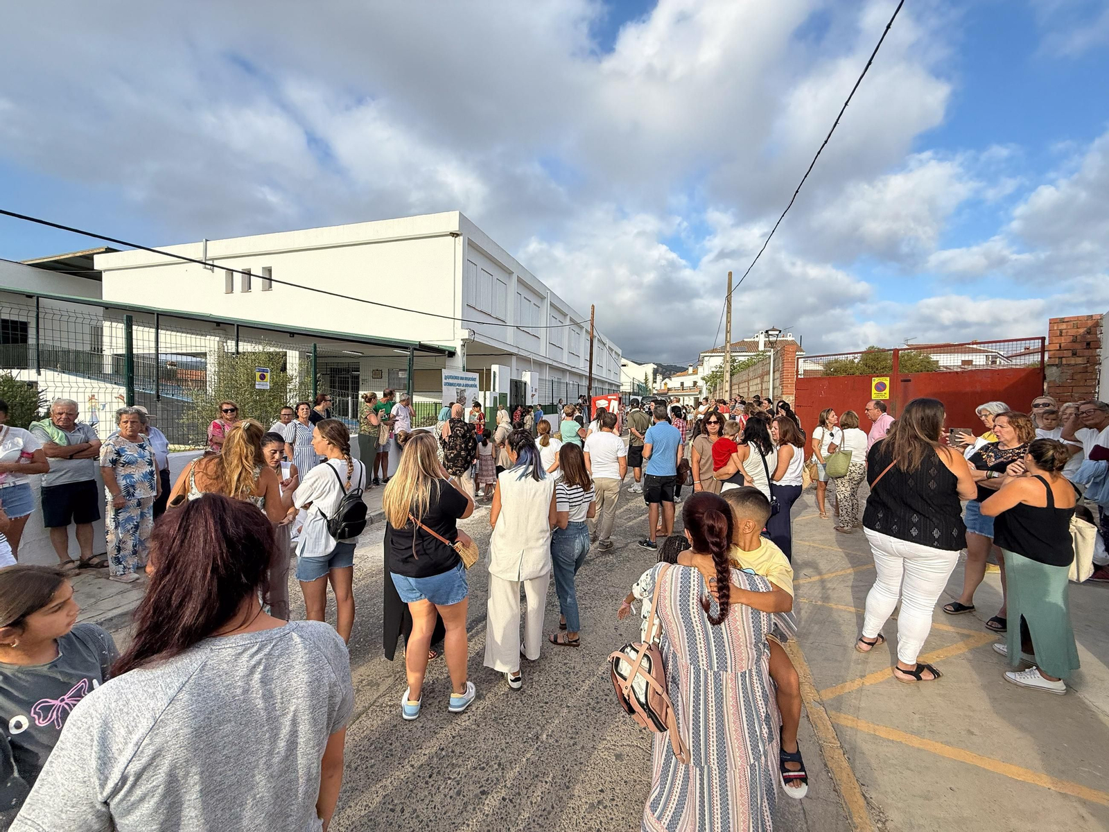 Manifestación de los alumnos y las familias del CEIP Aljibe de Jimena, en imágenes