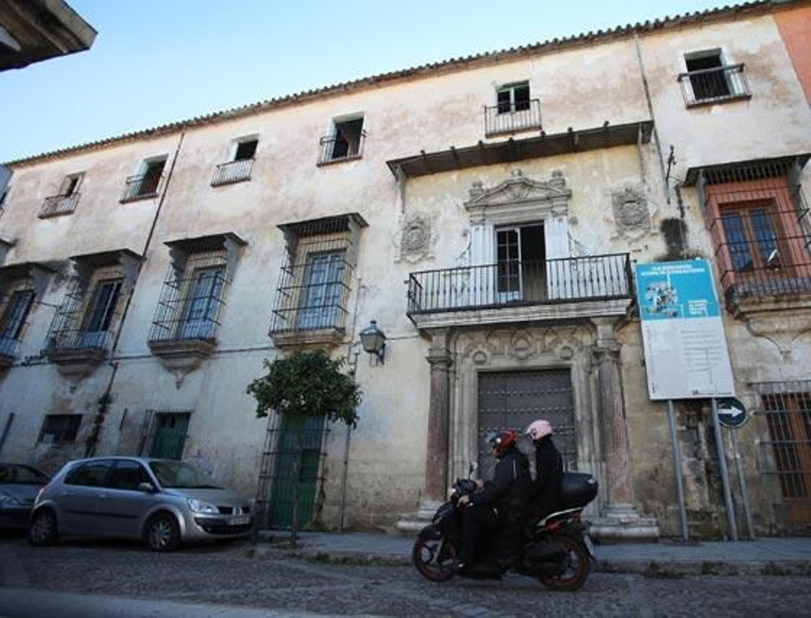 Bustos, peñas, casas de vecinos, plazas... Son parte del legado arquitectónico del flamenco, que permanece en el olvido 

Foto: Vanesa Lobo