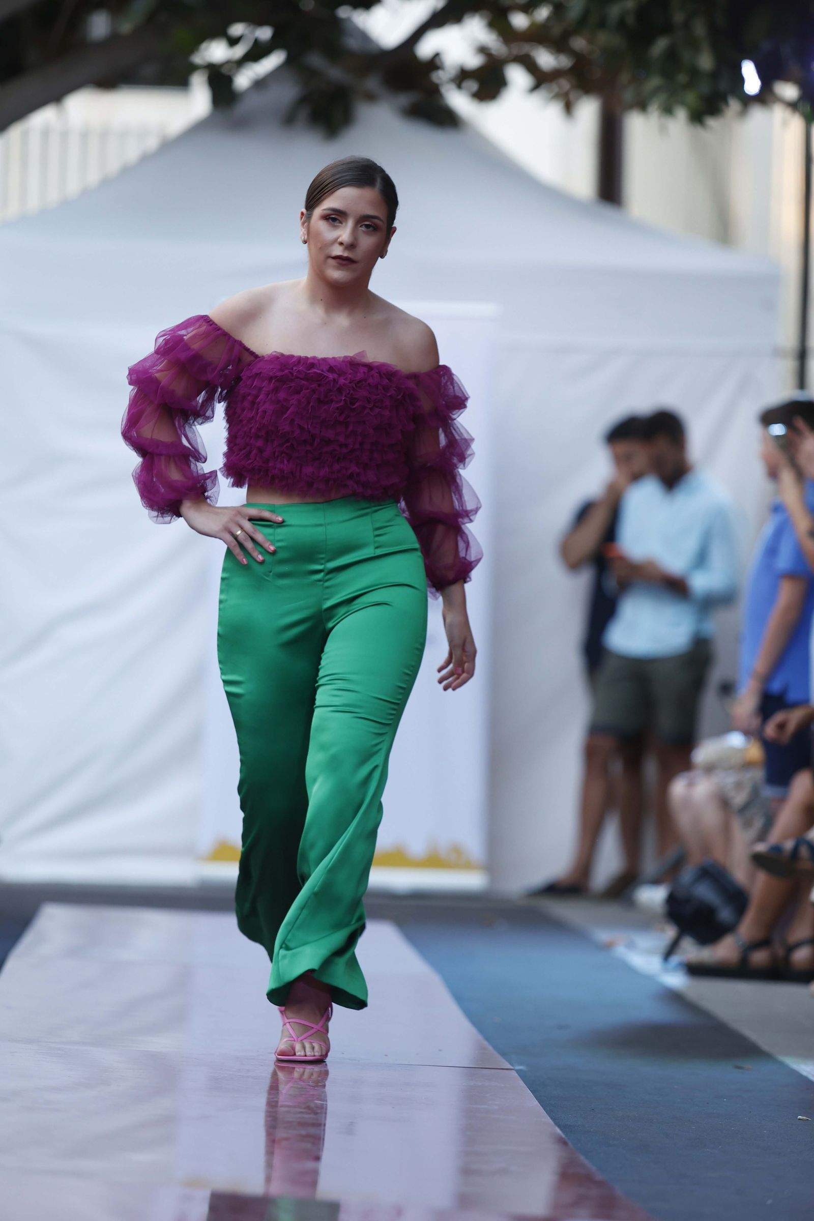 Las imágenes del Desfile de Jóvenes Diseñadores en la Plaza de la Magdalena