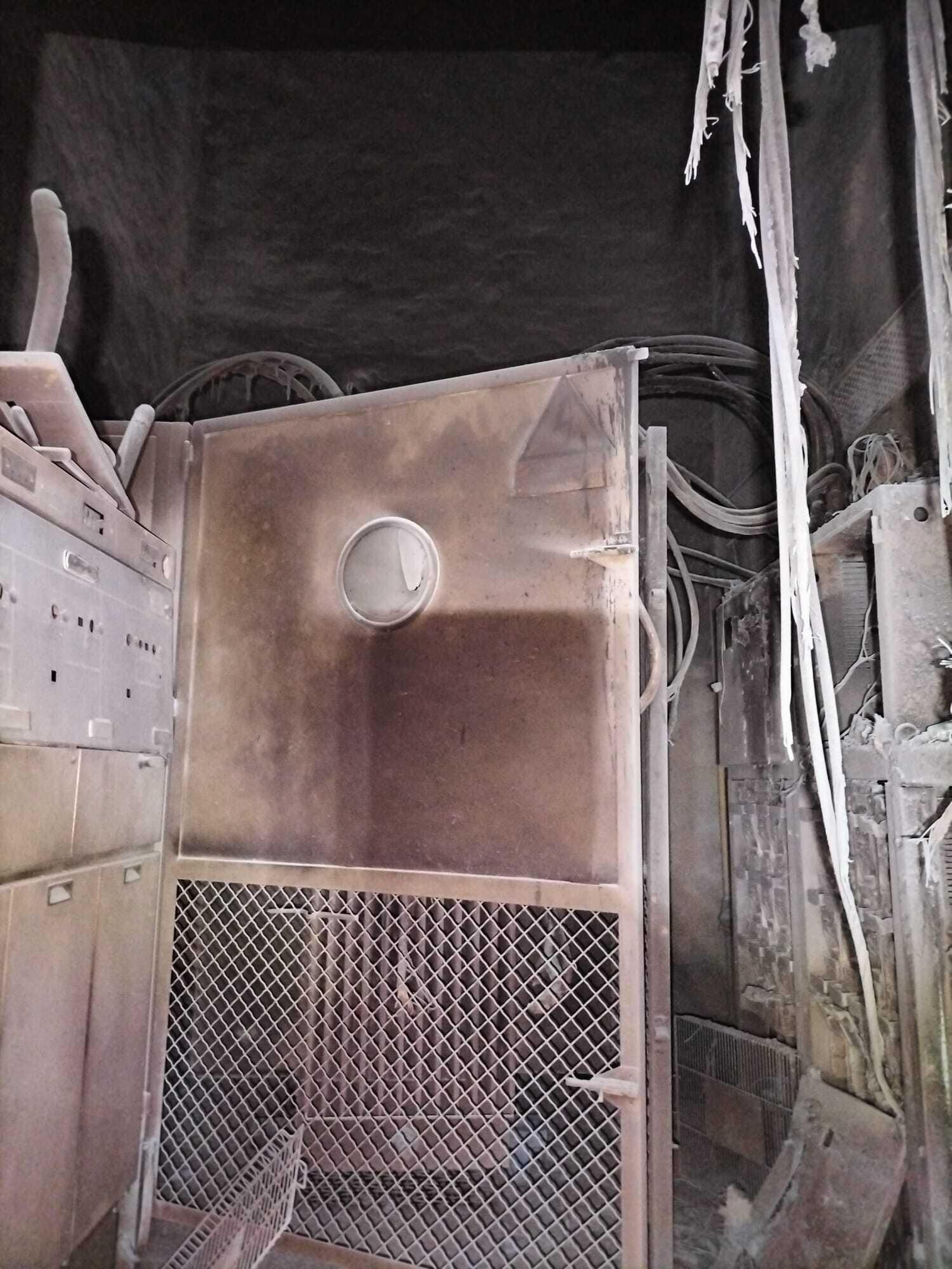 Estado en el que ha quedado el transformador incendiado.