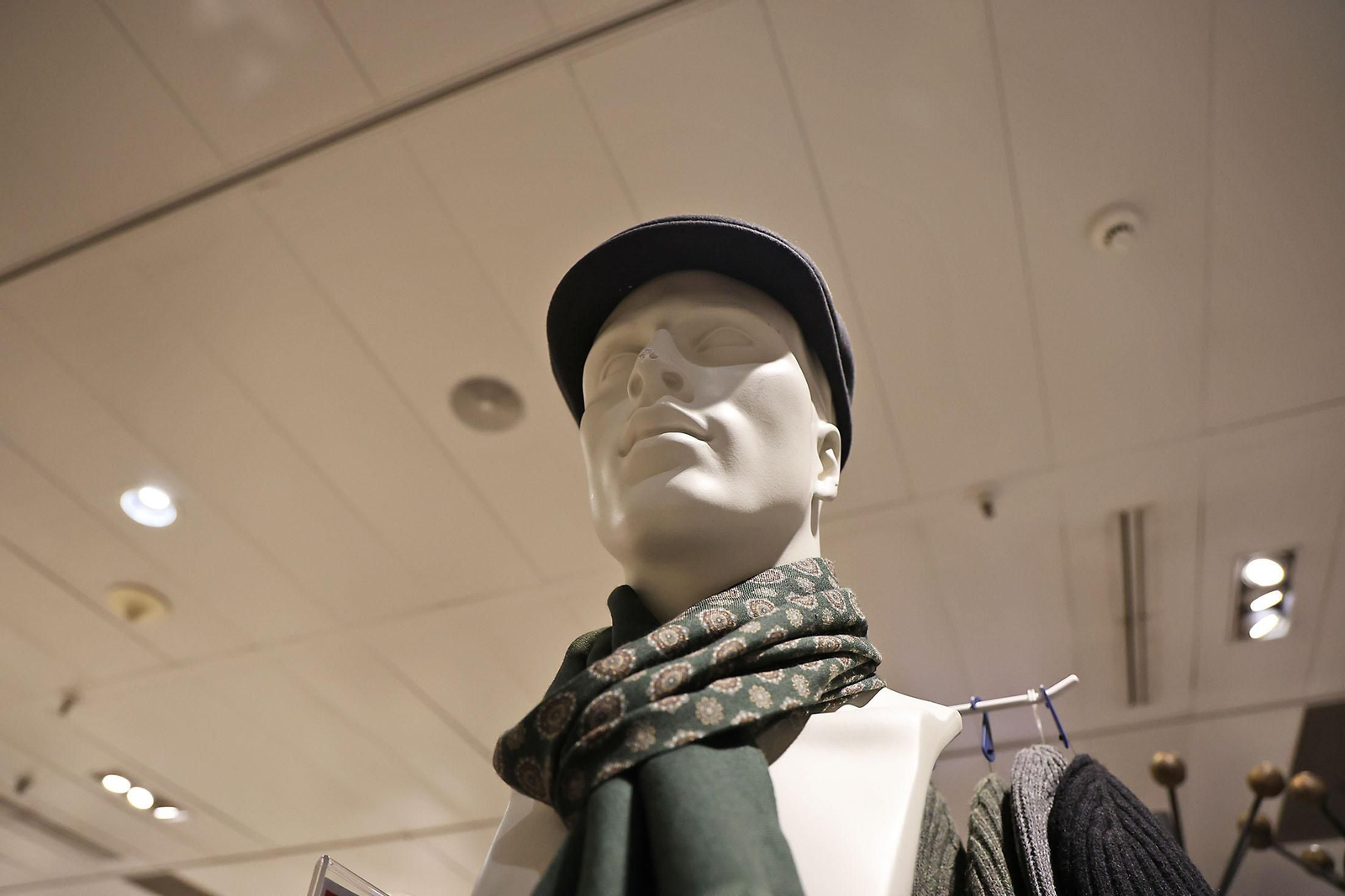 Imágenes del comienzo de las rebajas en Huelva