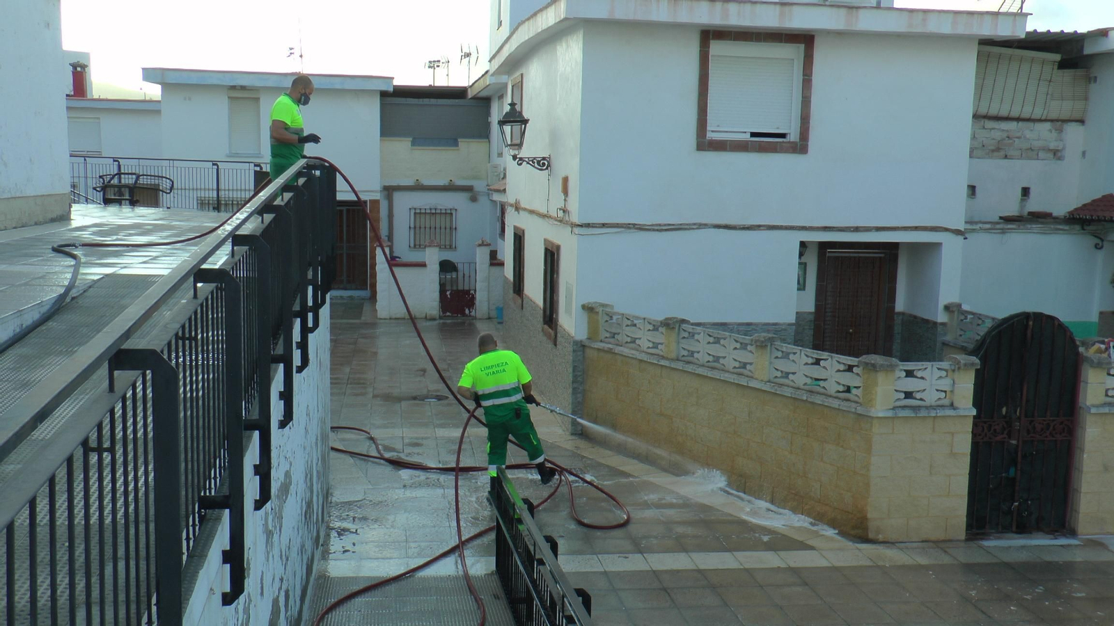 Limpieza en las barriadas de San Roque.