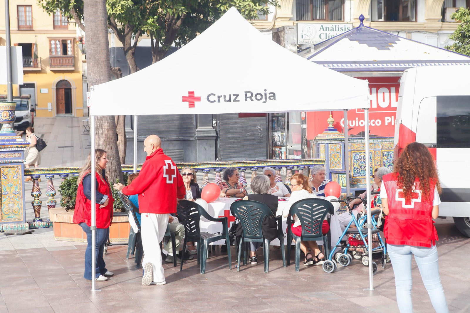 Fotos del Día de la Banderita de la Cruz Roja en la Plaza Alta de Algeciras