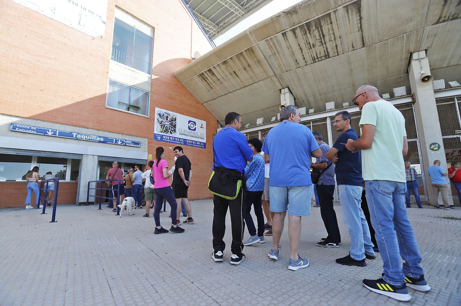 Largas colas en el Nuevo Colombino para las entradas del partido ante el Cacereño
