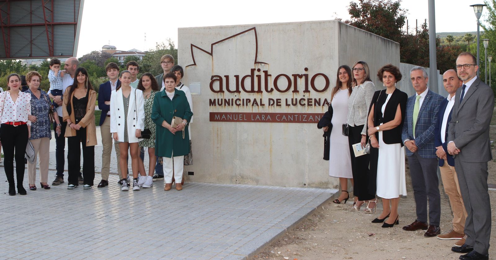 Dirigentes institucionales en el nombramiento del Auditorio de Lucena Manuel Lara Cantizani.