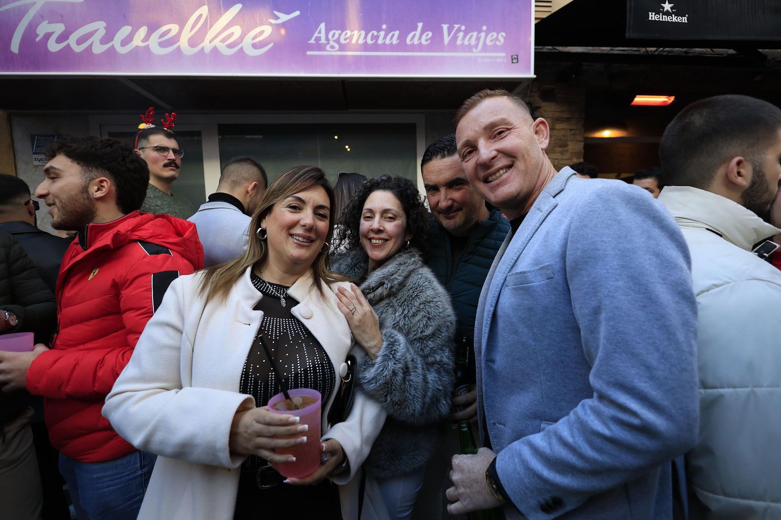 La Línea explota de gente en la tardebuena más animada, en imágenes