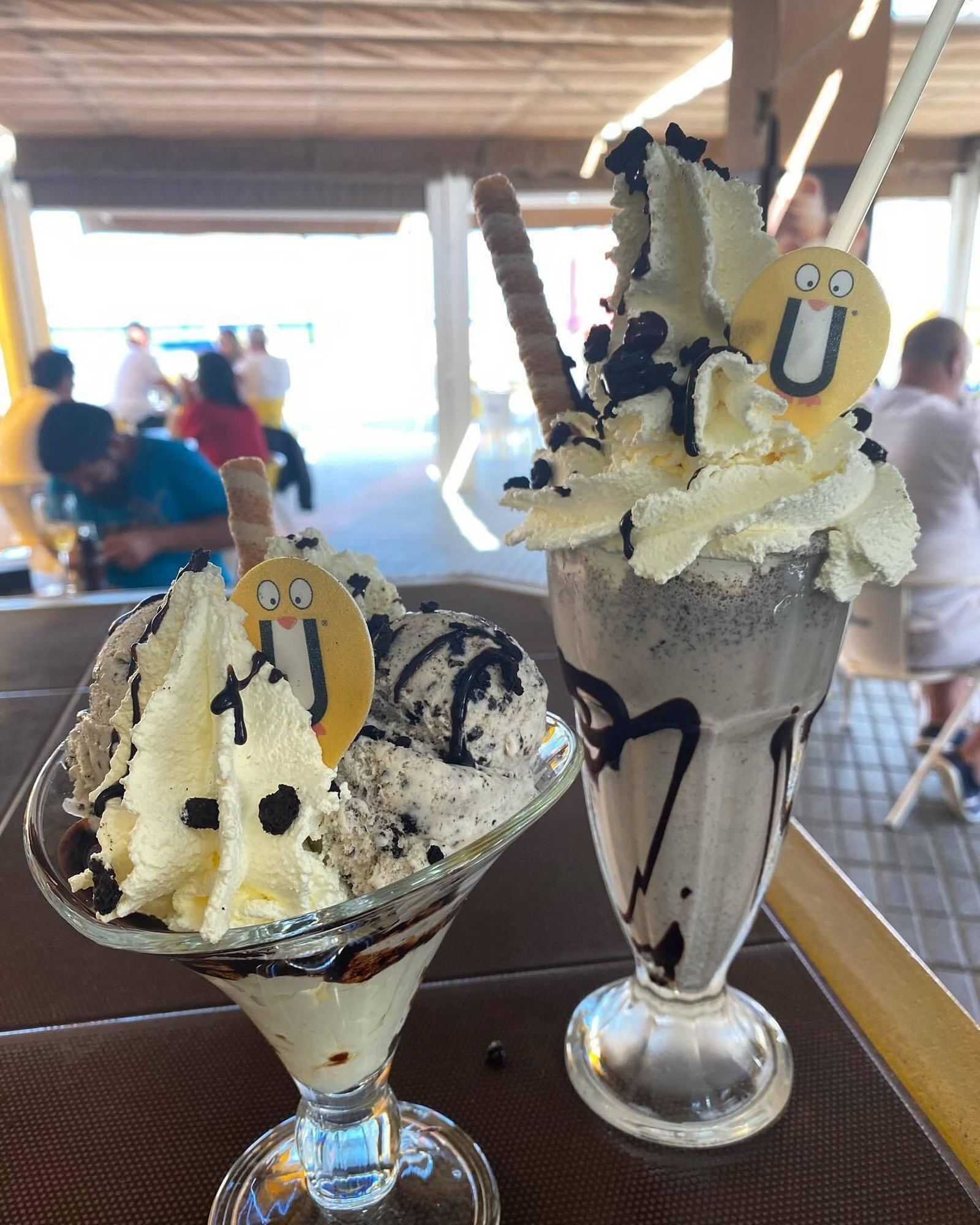 Copa y batido de Pingüi Heladería.