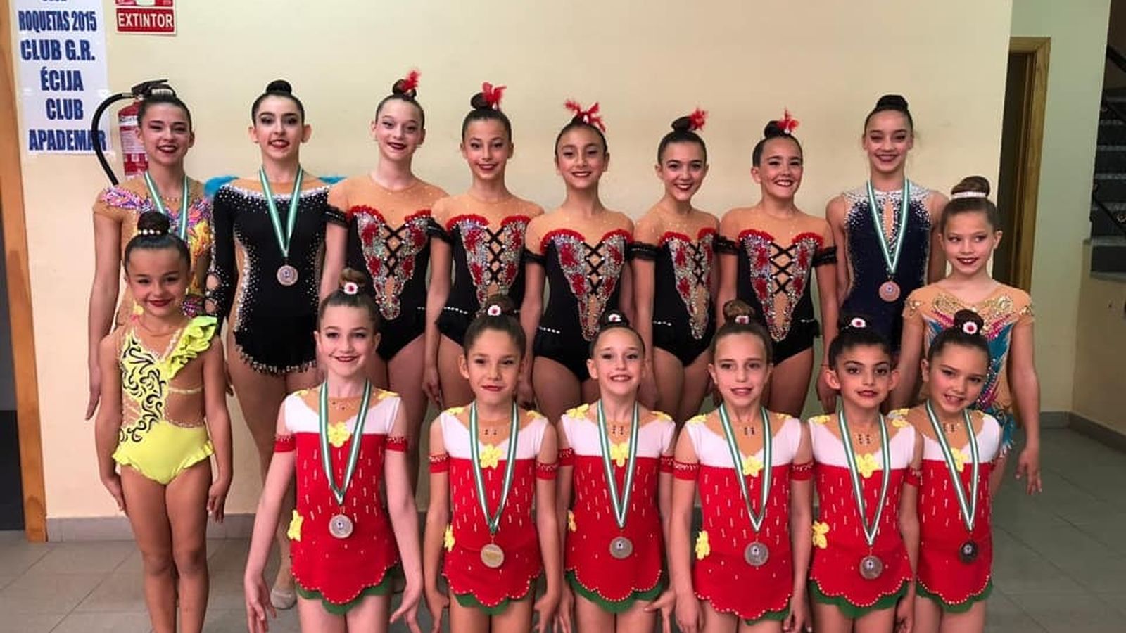Las gimnastas del Séneca que participaron en el torneo de Almodóvar.