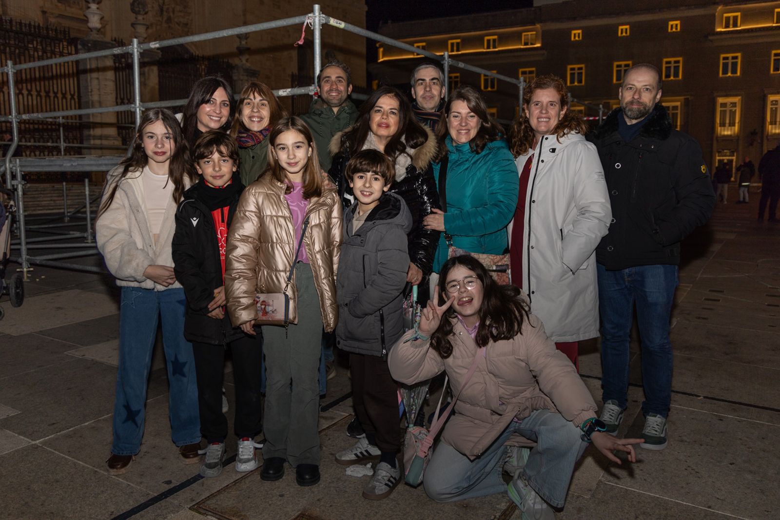 Los jiennenses disfrutan del centro de la ciudad, rodeados de un ambiente navideño