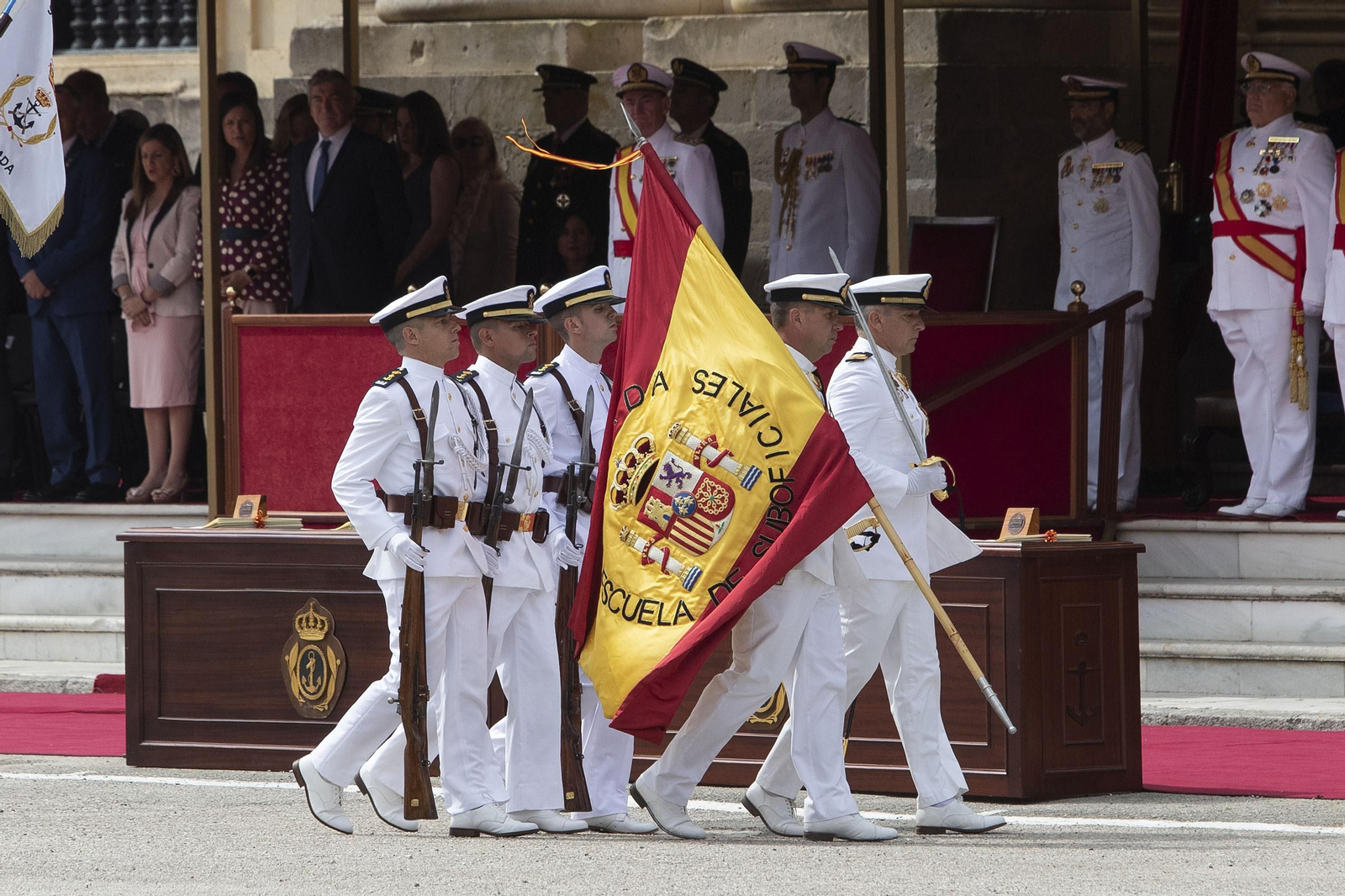Las imágenes de la entrega de despachos en la Escuela de Suboficiales de la Armada
