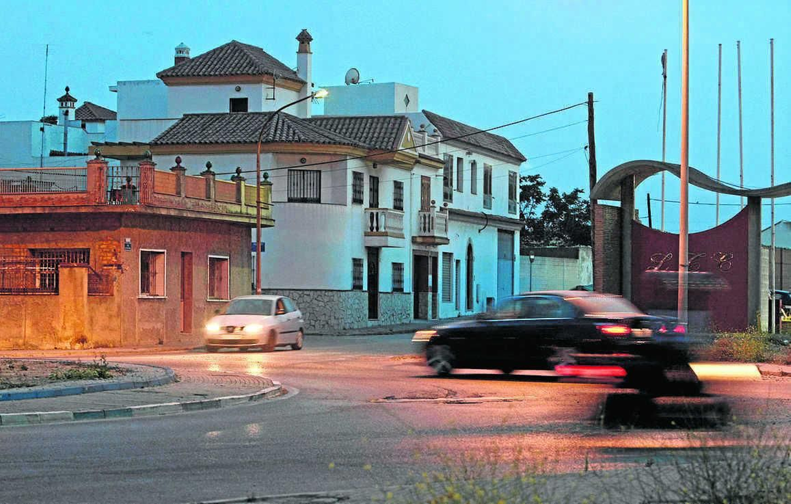 La confluencia entre el Camino Ancho de la Atunara y la calle Sarasate, ayer tras el suceso.