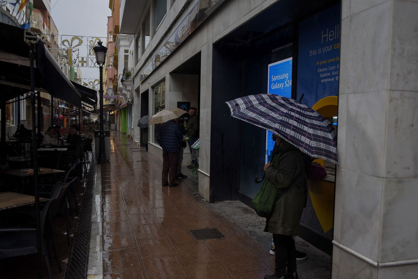Las fotos de un sábado lluvioso en La Línea