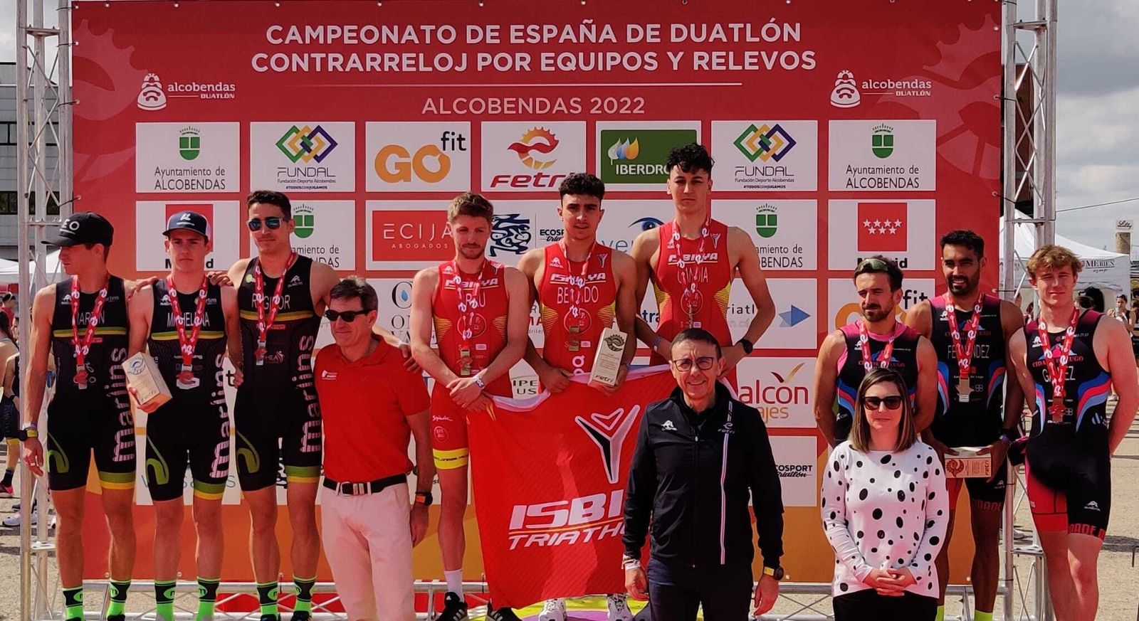 Los chicos Isbilya-Sloppy Joe's tras conseguir el oro en la prueba de relevos.