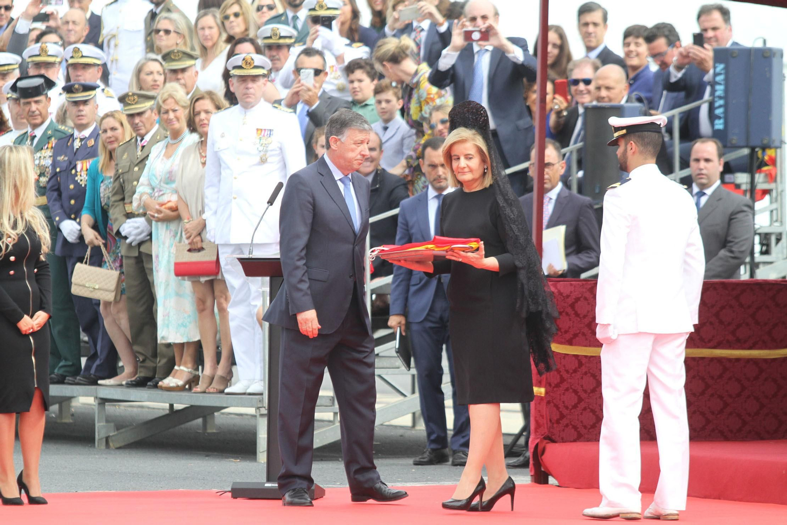 Entrega de la bandera de combate a la fragata Cristobal Colón