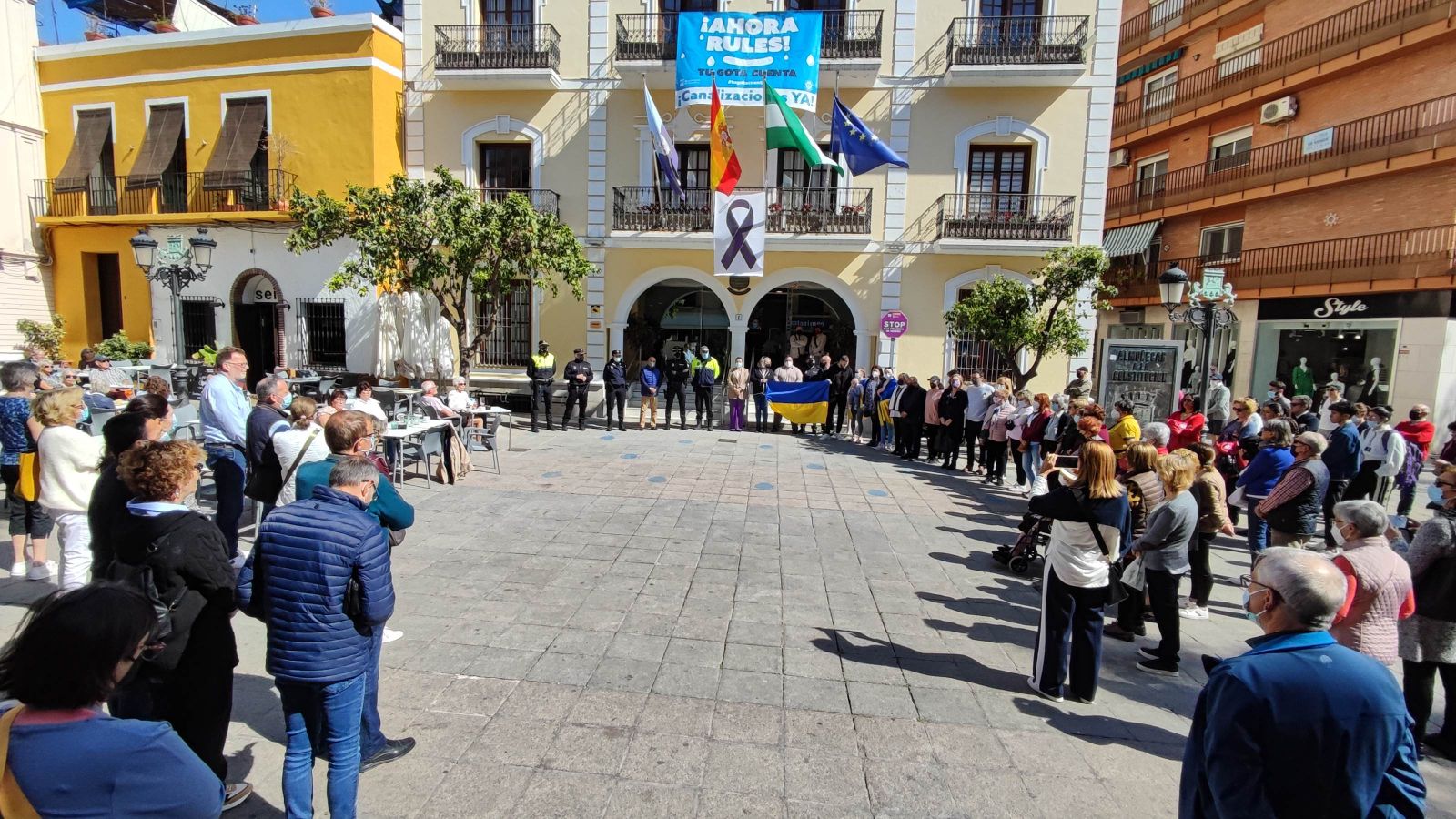 La Costa de Granada guarda silencio en solidaridad con Ucrania