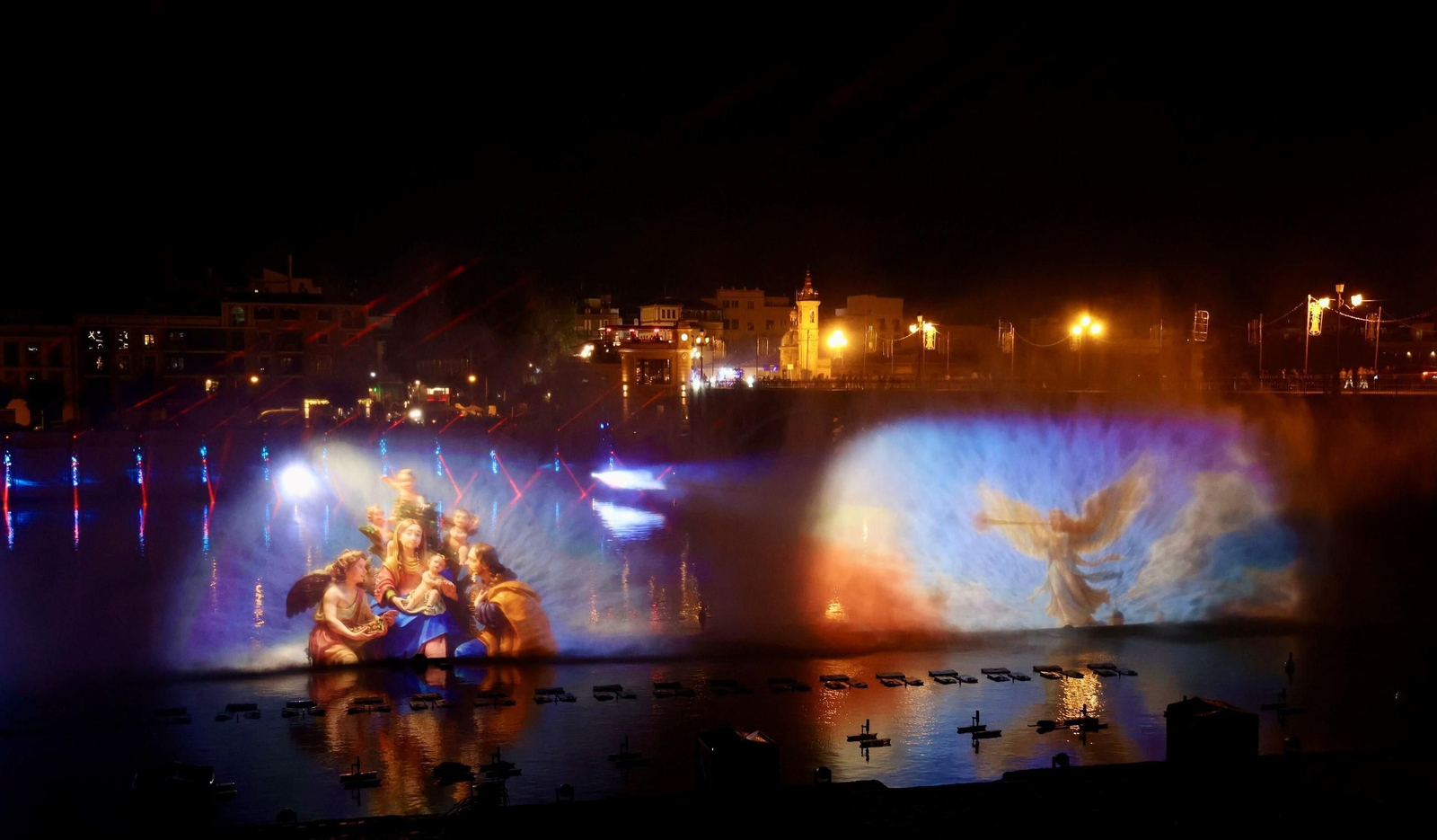 Así es la nueva edición de 'Navigalia': las fotos del espectáculo en el río