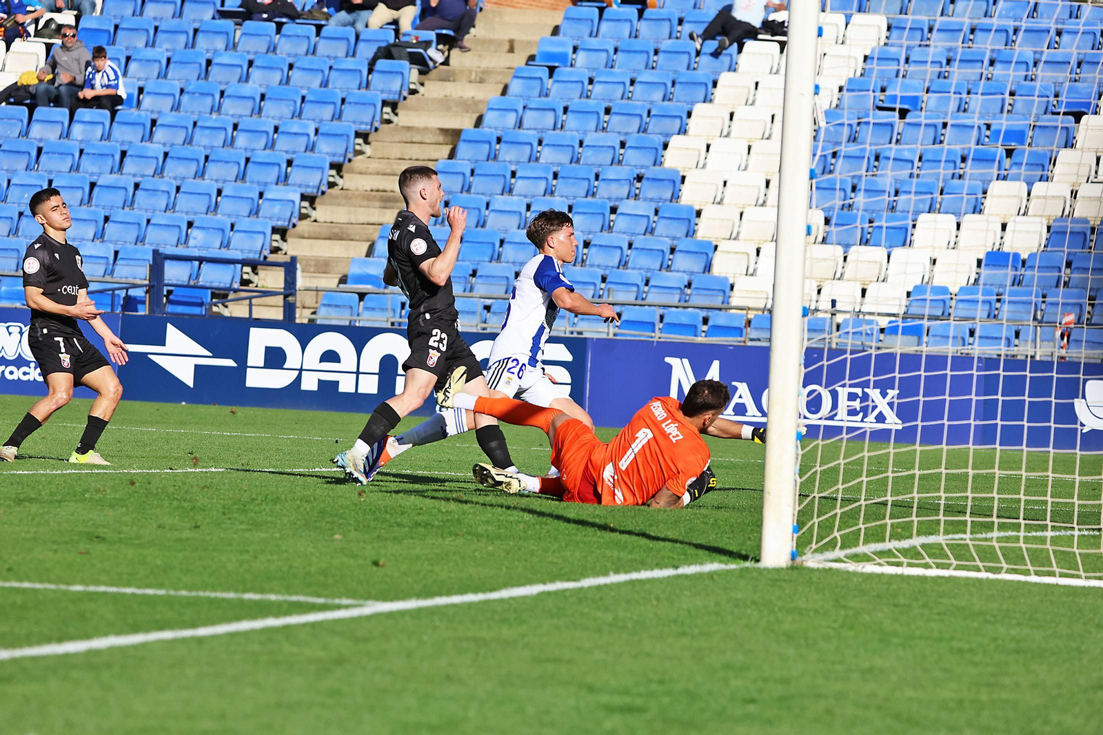 Las imágenes del encuentro entre el Recreativo de Huelva y el Ceuta