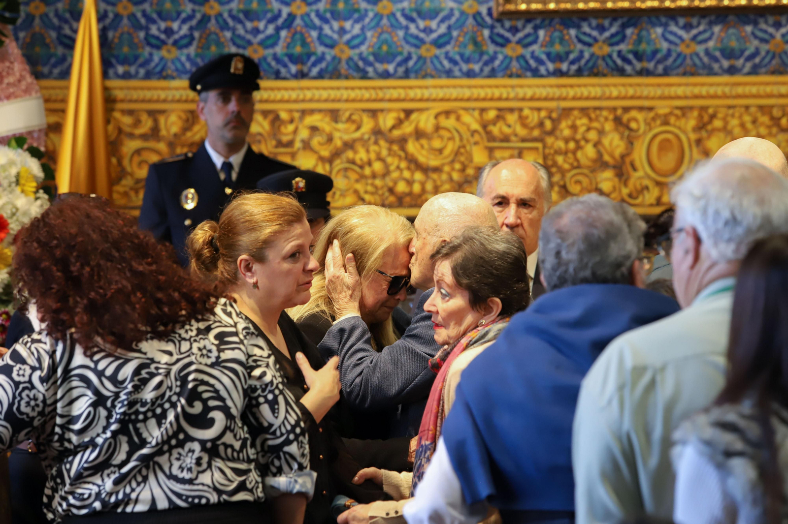 Imágenes de la capilla ardiente de Ernesto Delgado instalado en el Salón de Plenos del Ayuntamiento de Algeciras