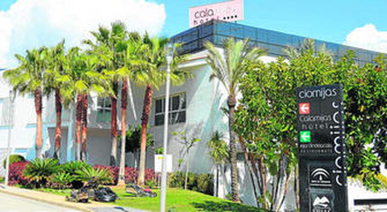 El exterior del hotel que ayer cerró definitivamente sus puertas.