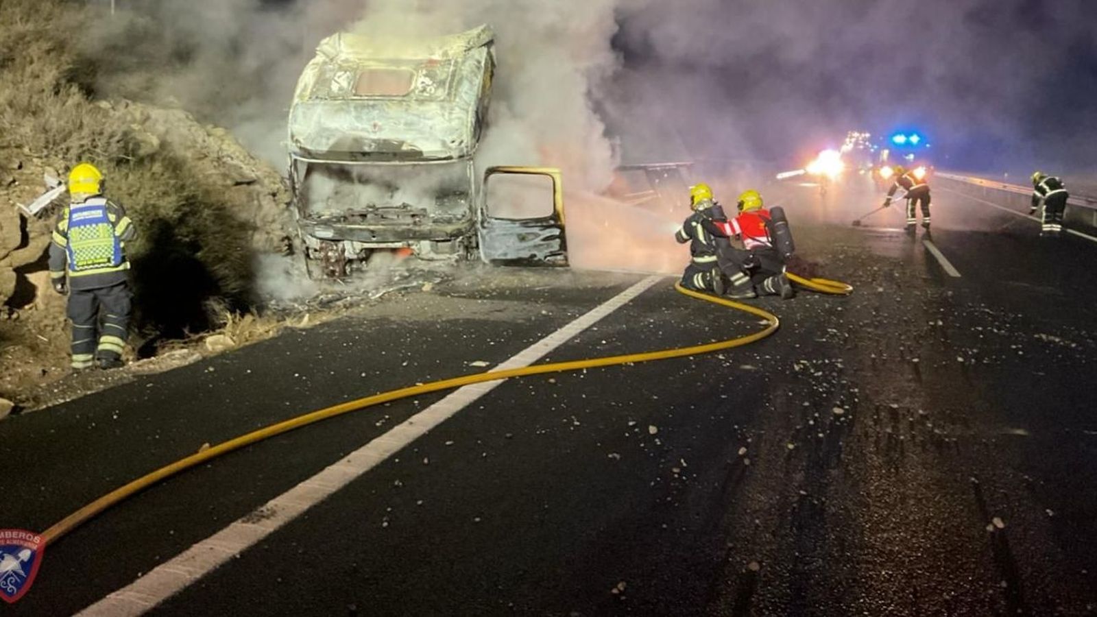 Así fue el aparatoso incendio de los vehículos, anoche.