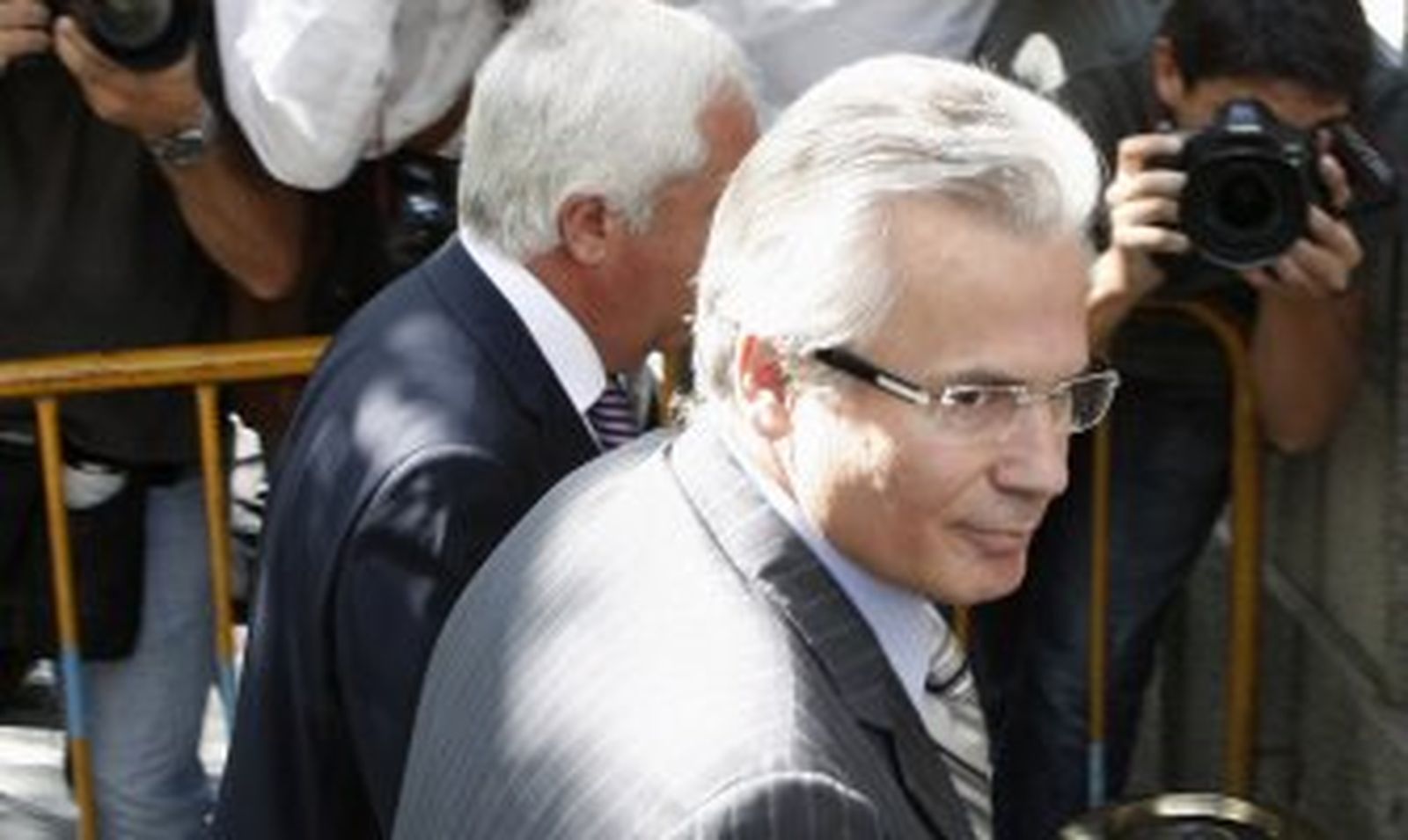 Garzón defiende en el Supremo su investigación de las fosas del franquismo