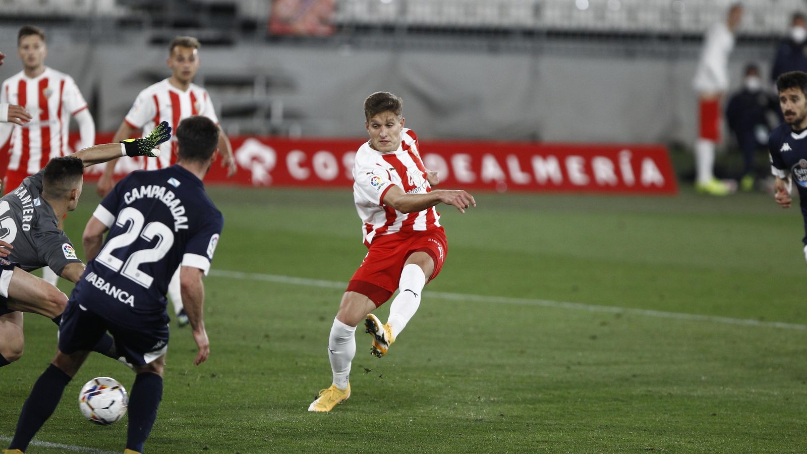 Corpas anota el 3-1.