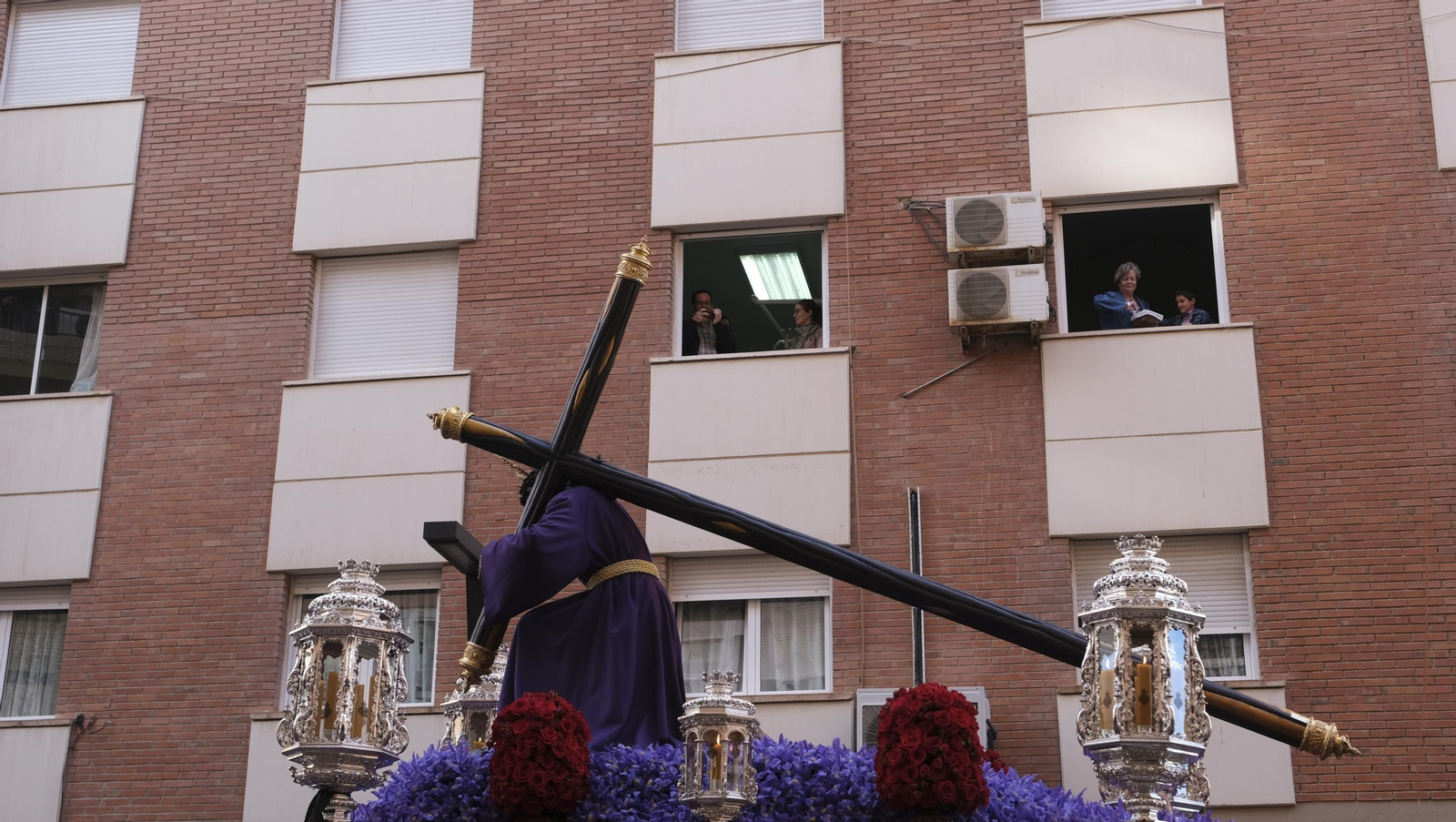 La procesión de Pasión en Almería, en imágenes