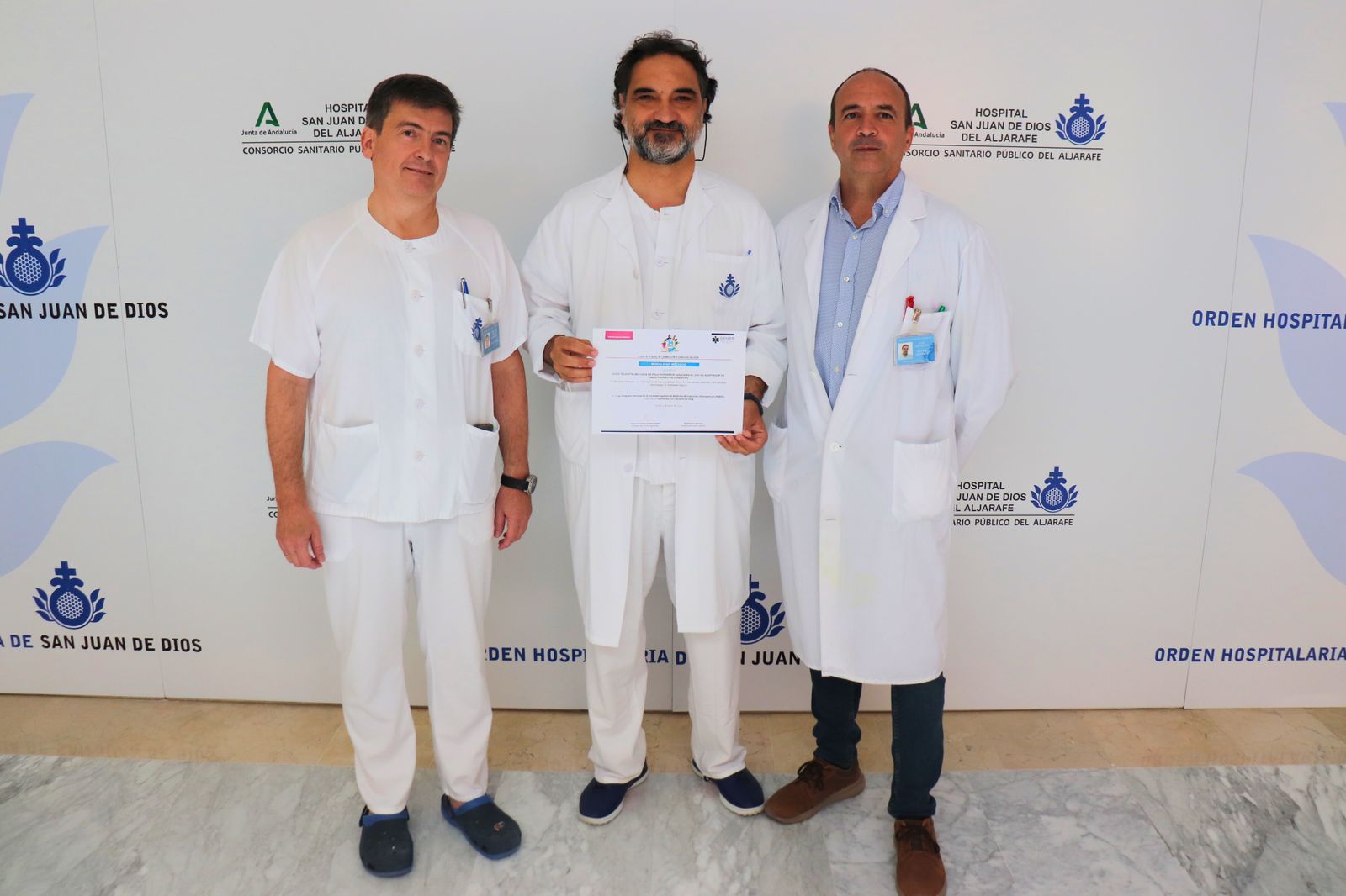José Luis García Garmendia, Florencio González Márquez y Luis Castillón Torre, algunos de los especialistas del Hospital San Juan de Dios del Aljarafe autores del estudio premiado.