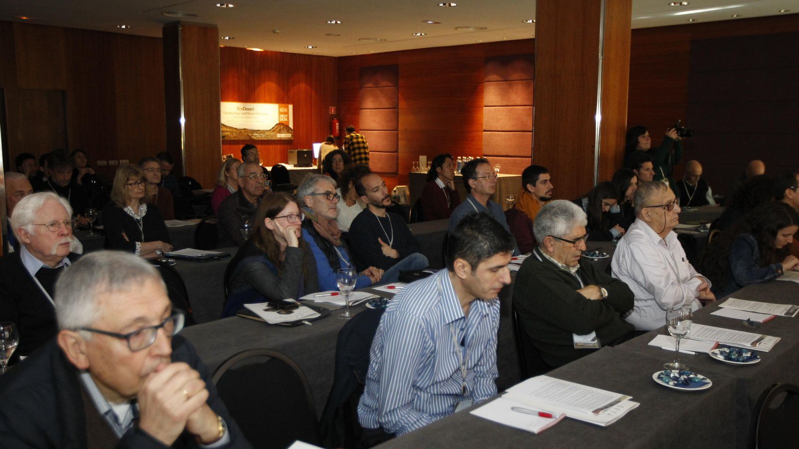 Varios de los asistentes al primer día del simposio.