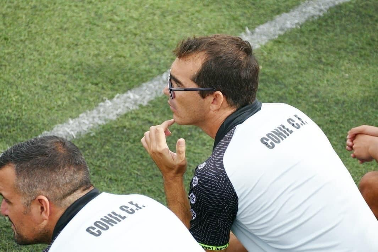 Francis, en el banquillo junto a Guti, su segundo.