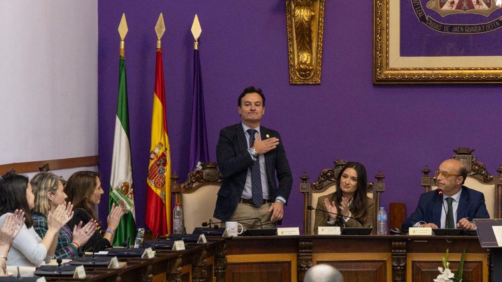 Agustín González tras su intervención. Agustín González tras su intervención.
