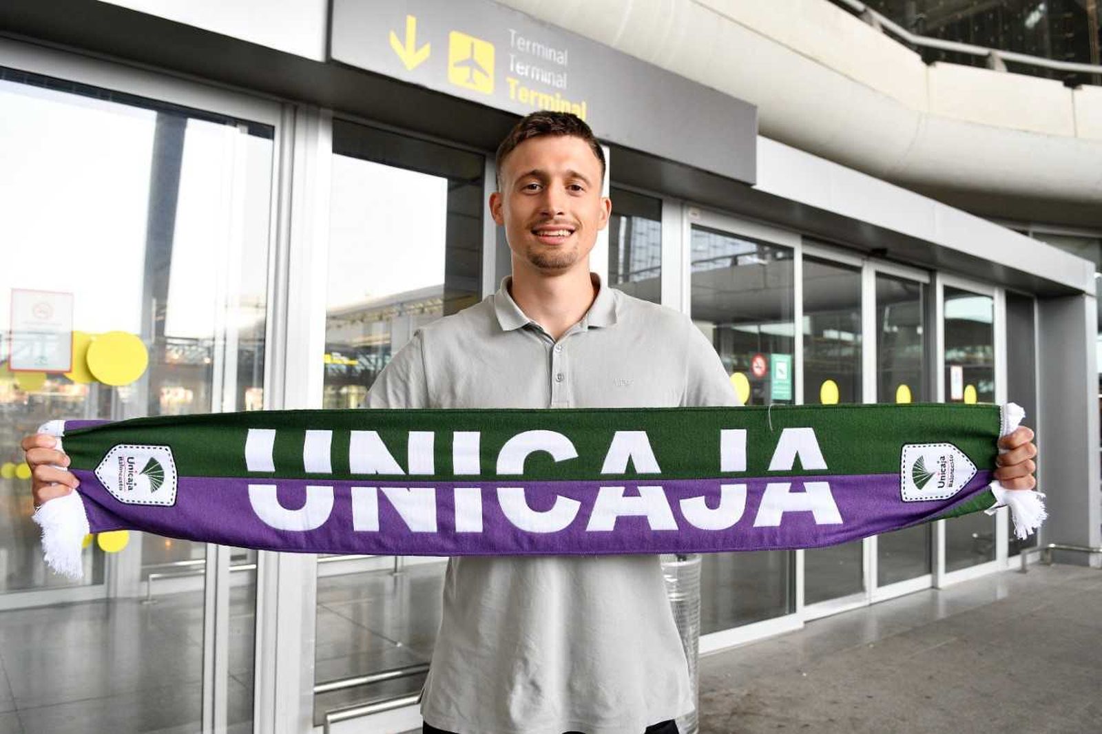 Las fotos de la llegada de Aleksa Avramovic